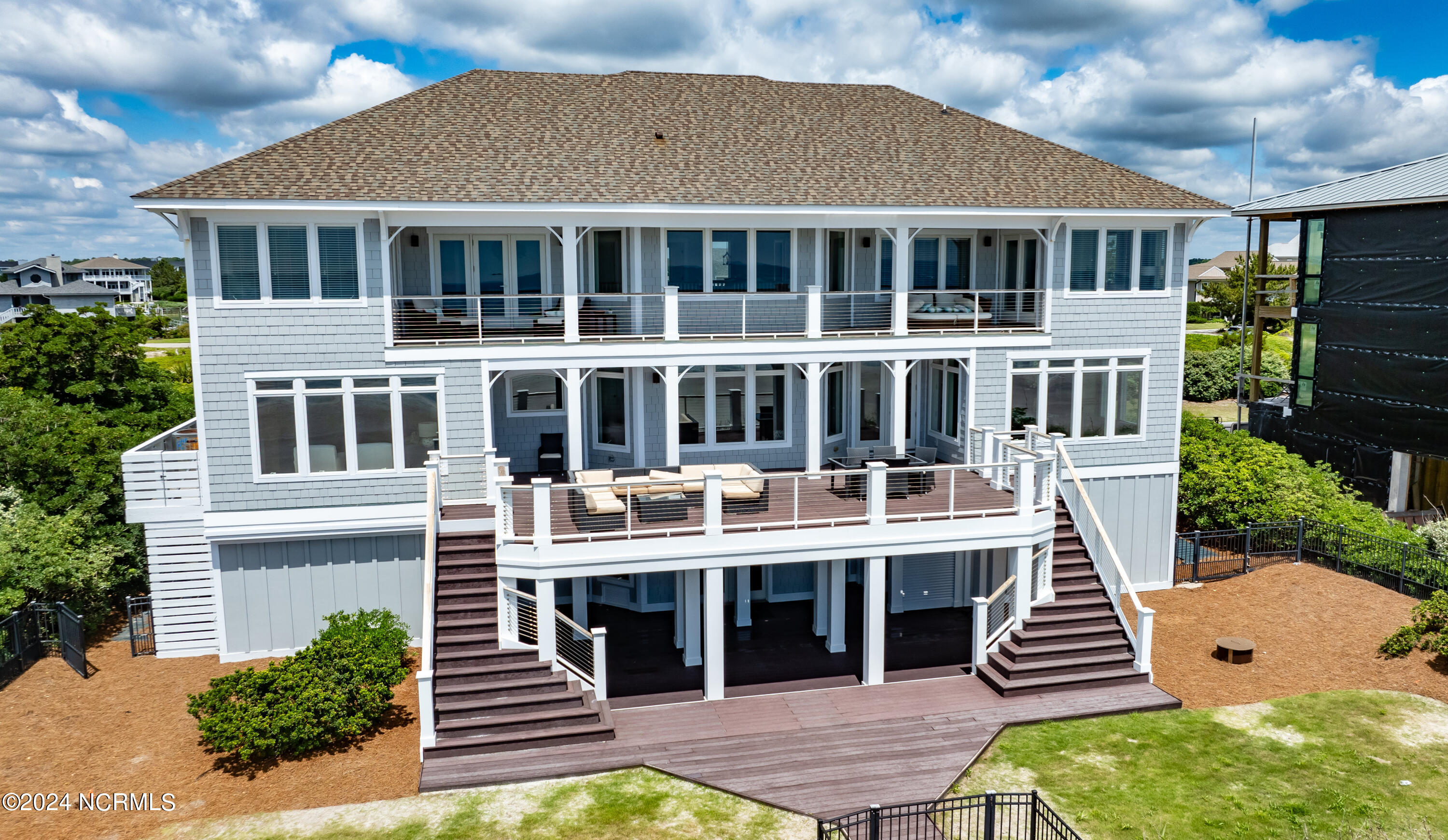 100498351 | Photo 64