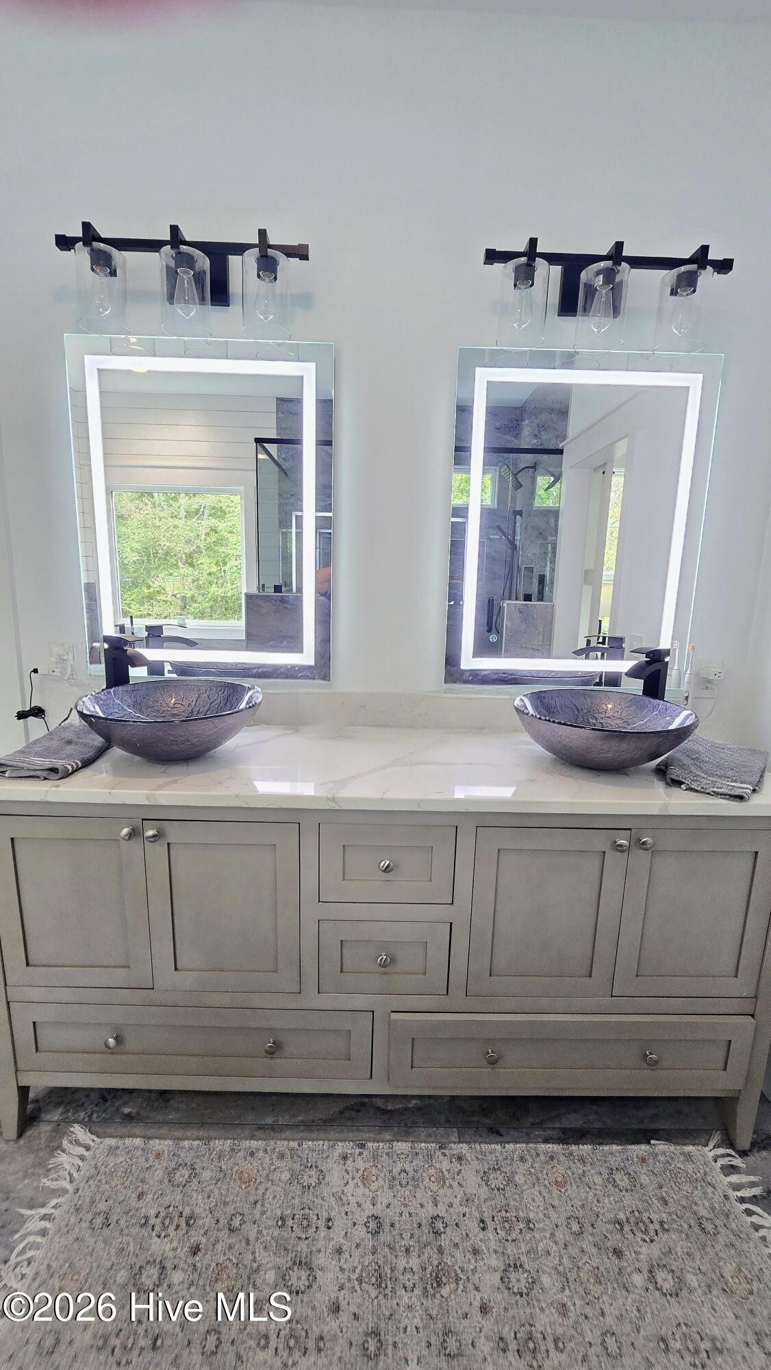 100547303 | Photo 20