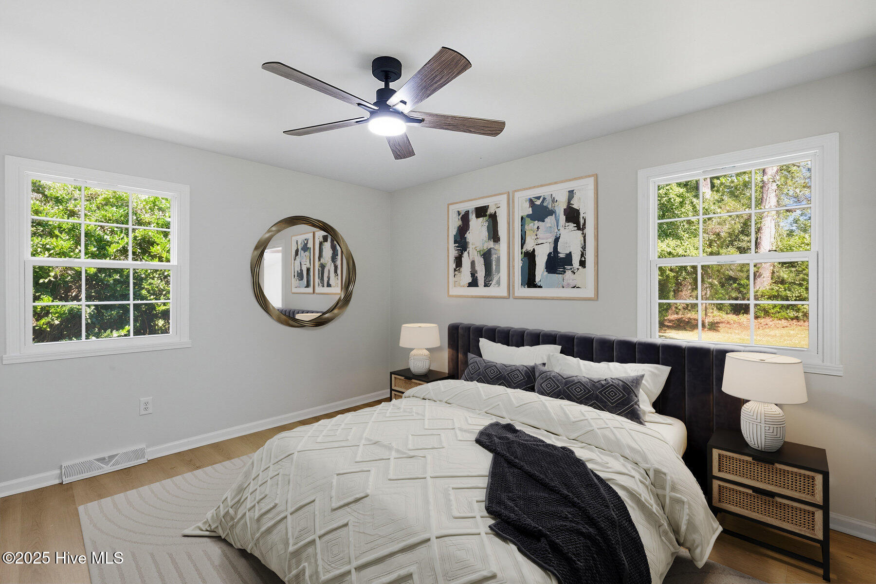 100532197 | Photo 13