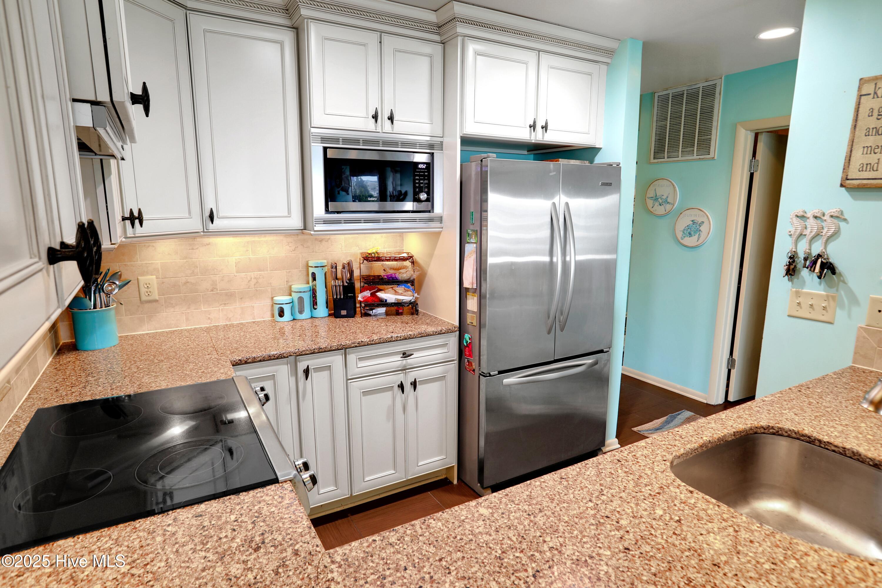 100534046 | Photo 16