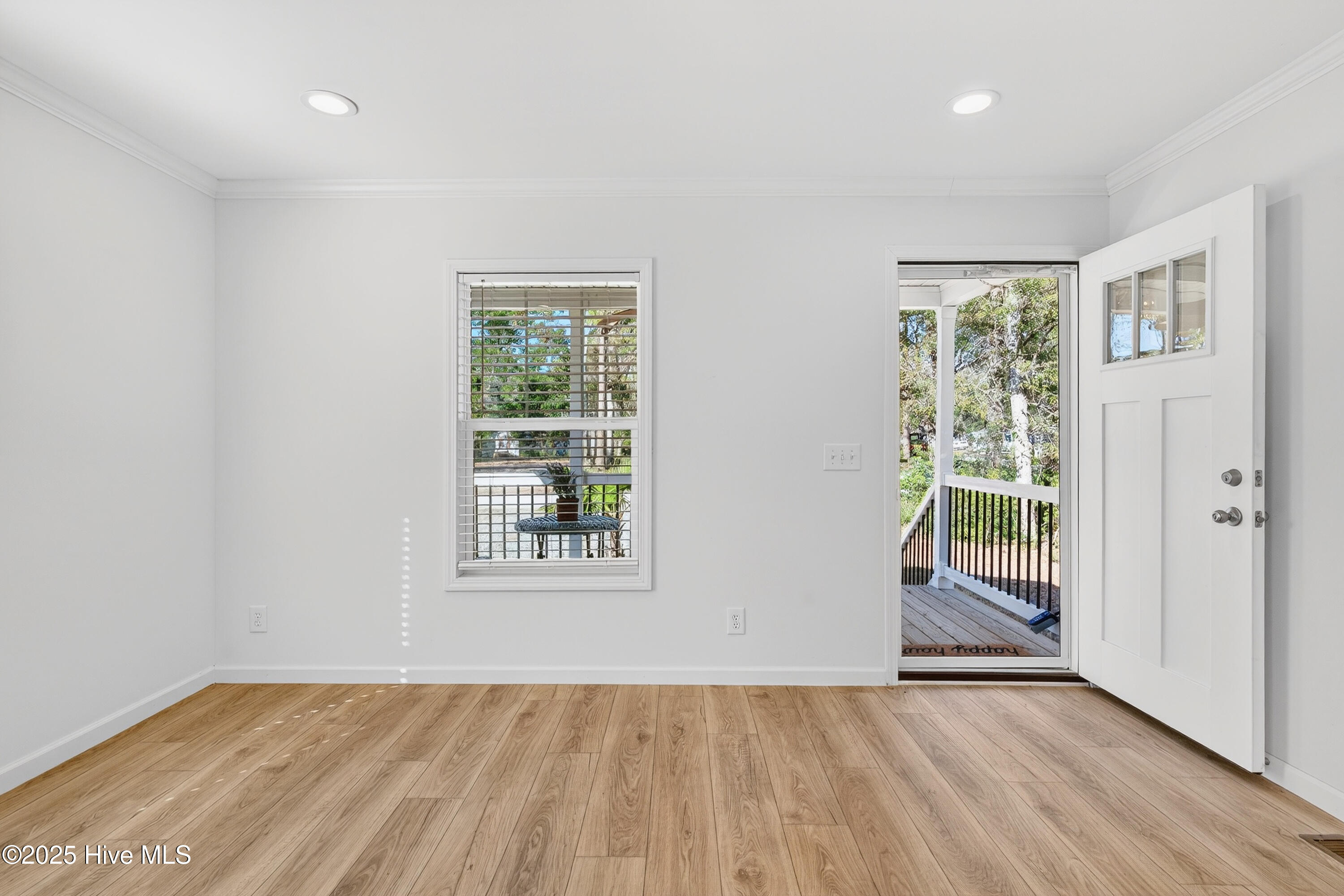 100542512 | Photo 12