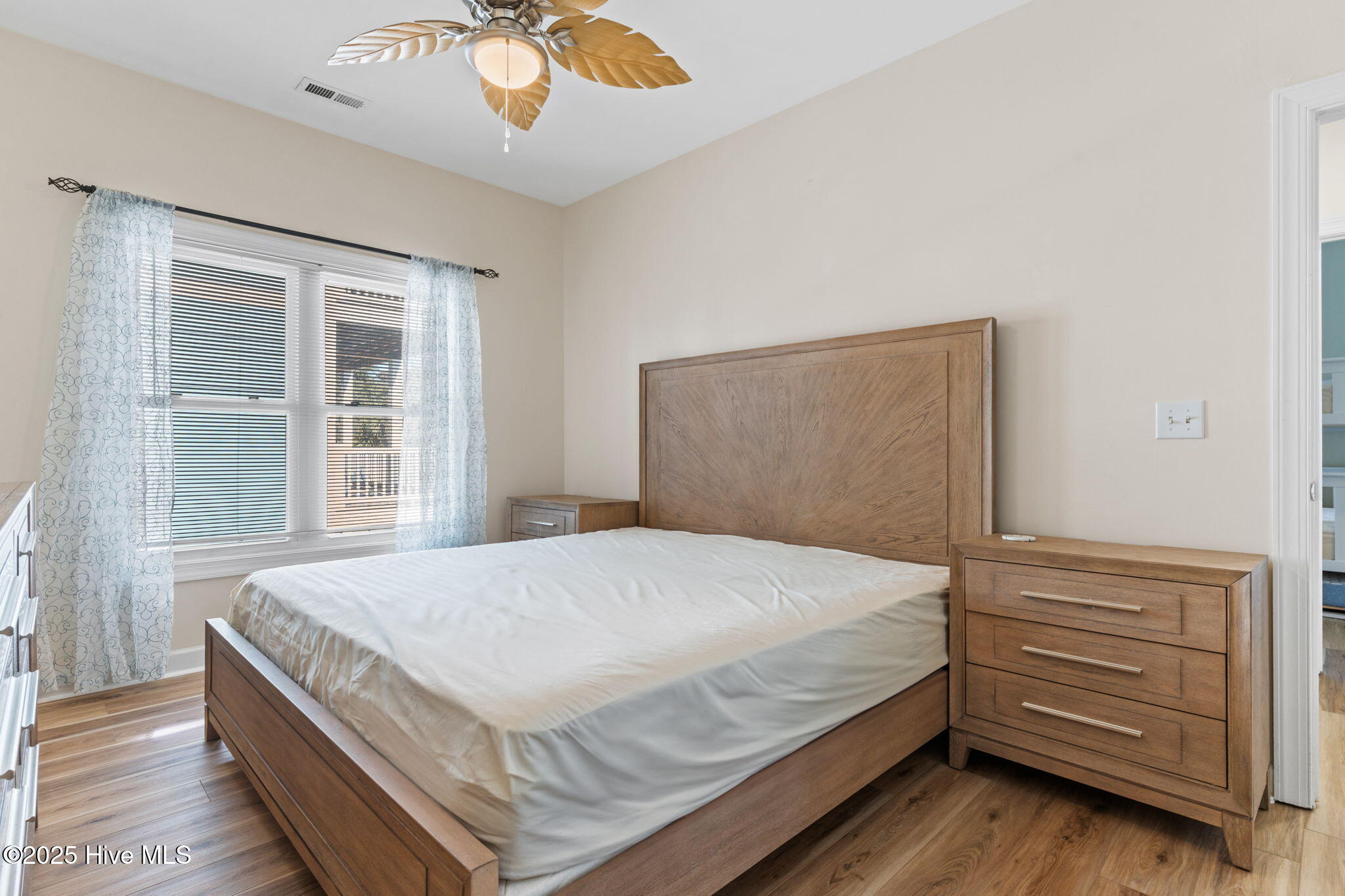 100542158 | Photo 52