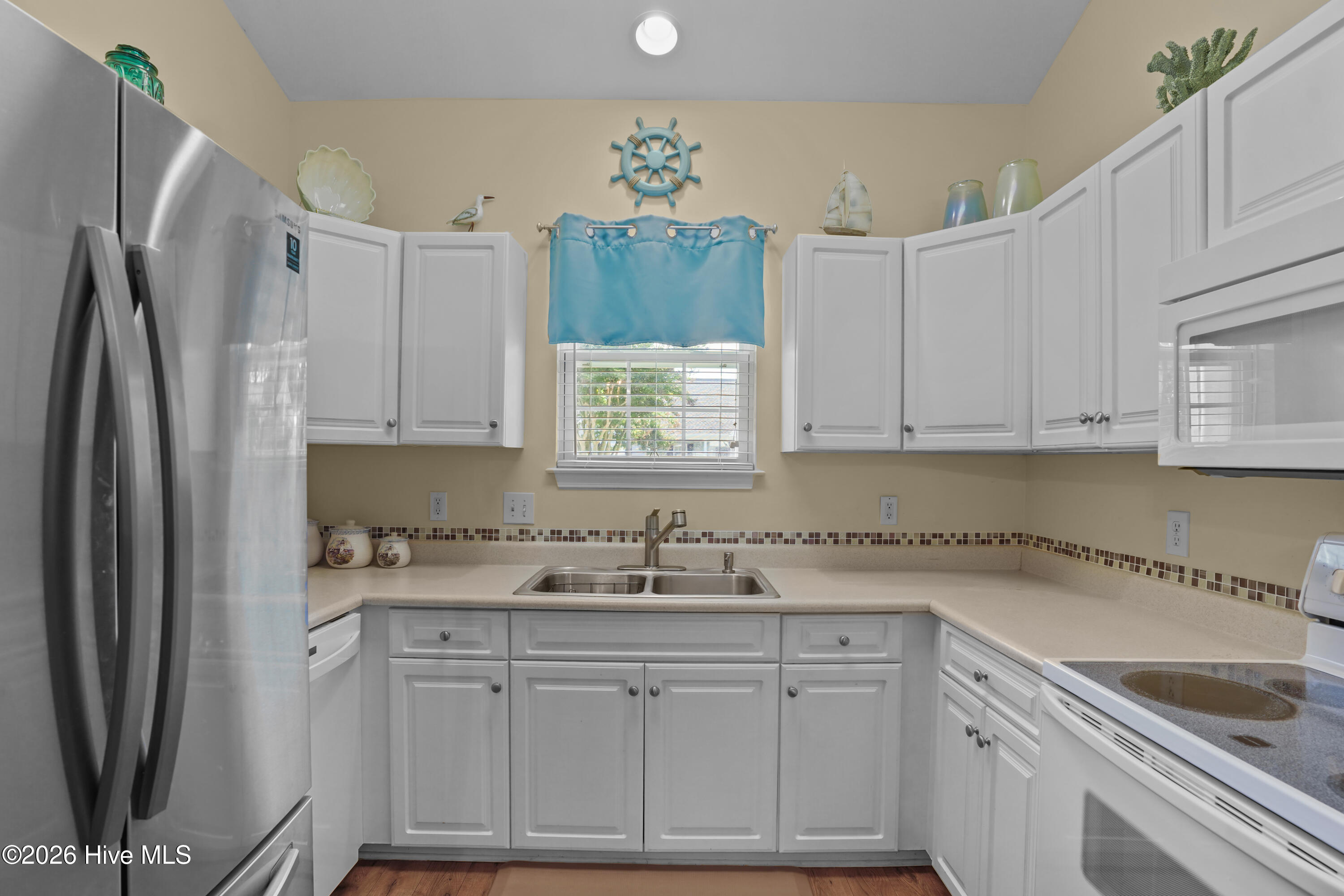 100570621 | Photo 14