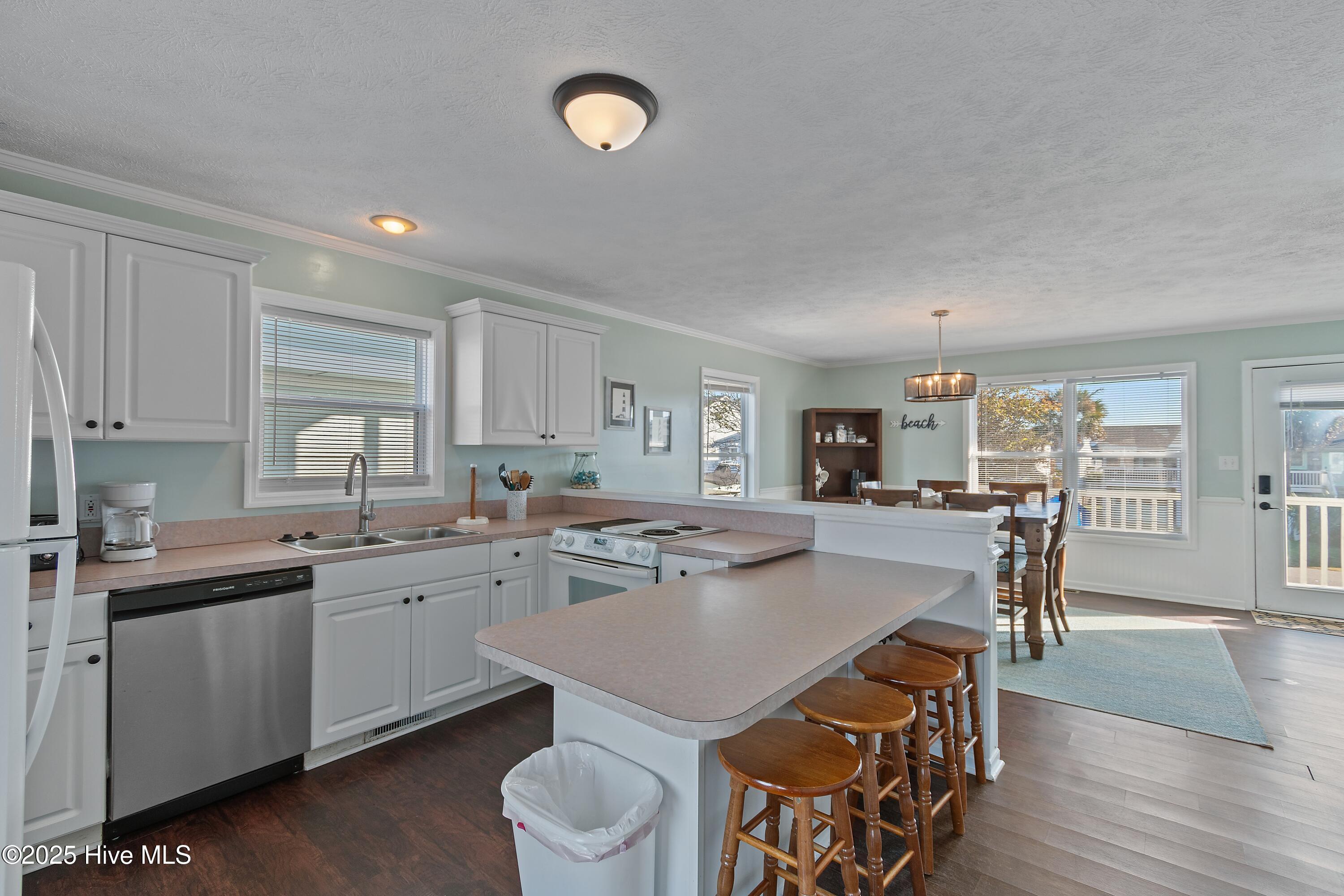 100542122 | Photo 21