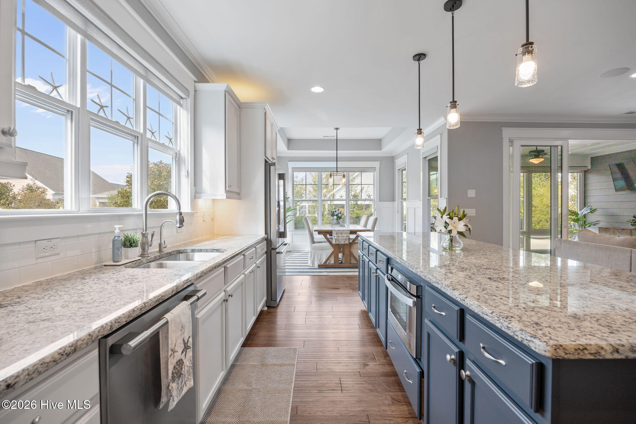 100563042 | Photo 11