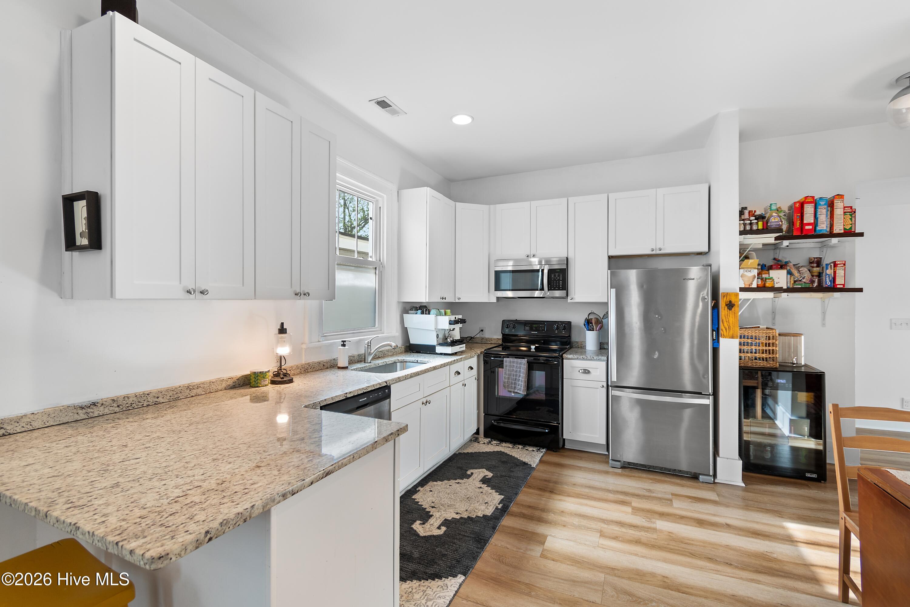 100568086 | Photo 13