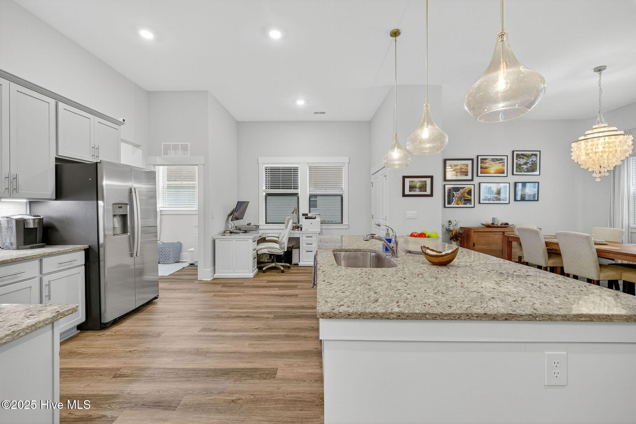 100537868 | Photo 11