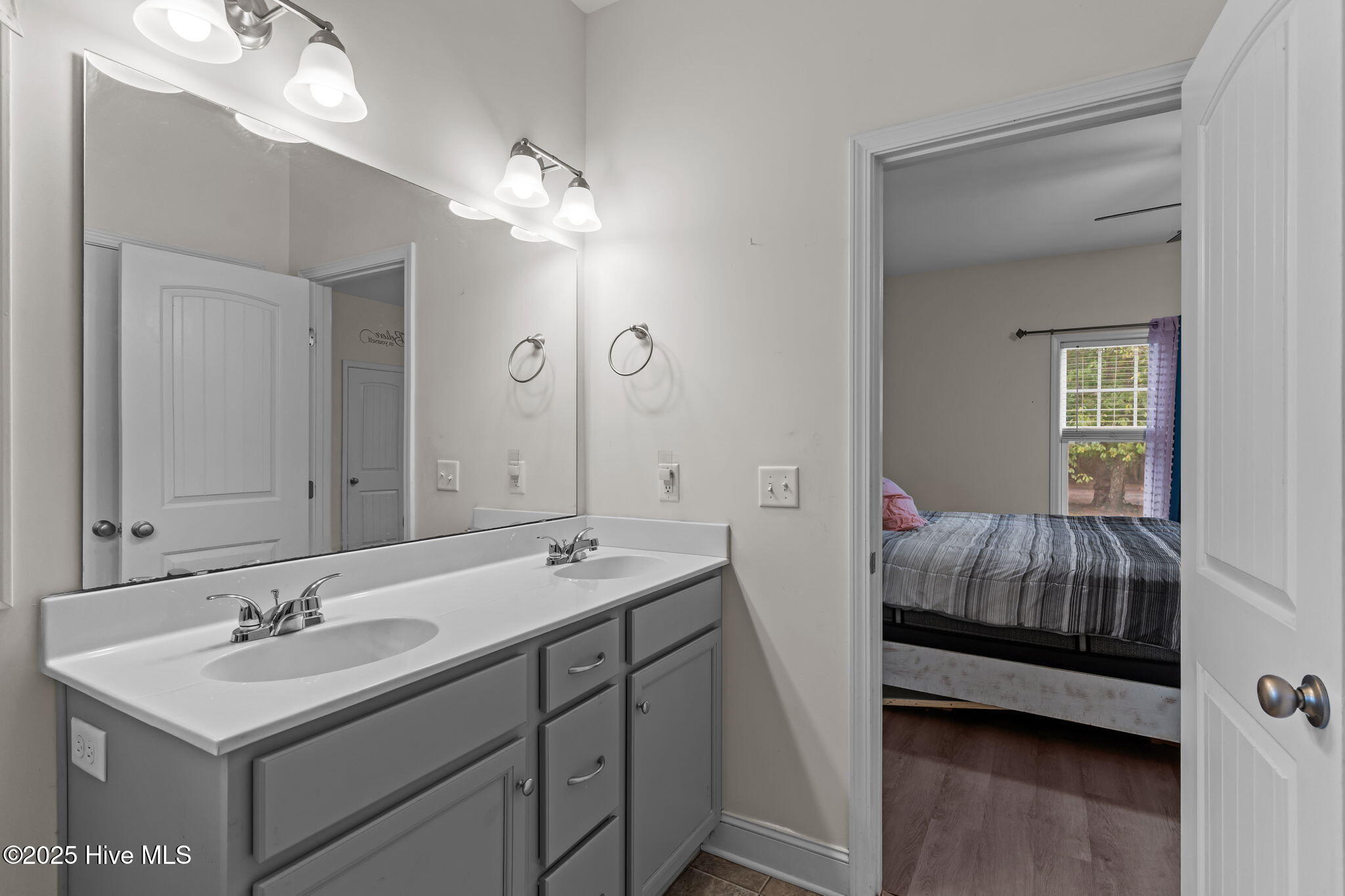 100537079 | Photo 30