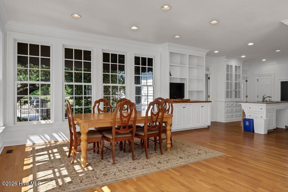 100555857 | Photo 71