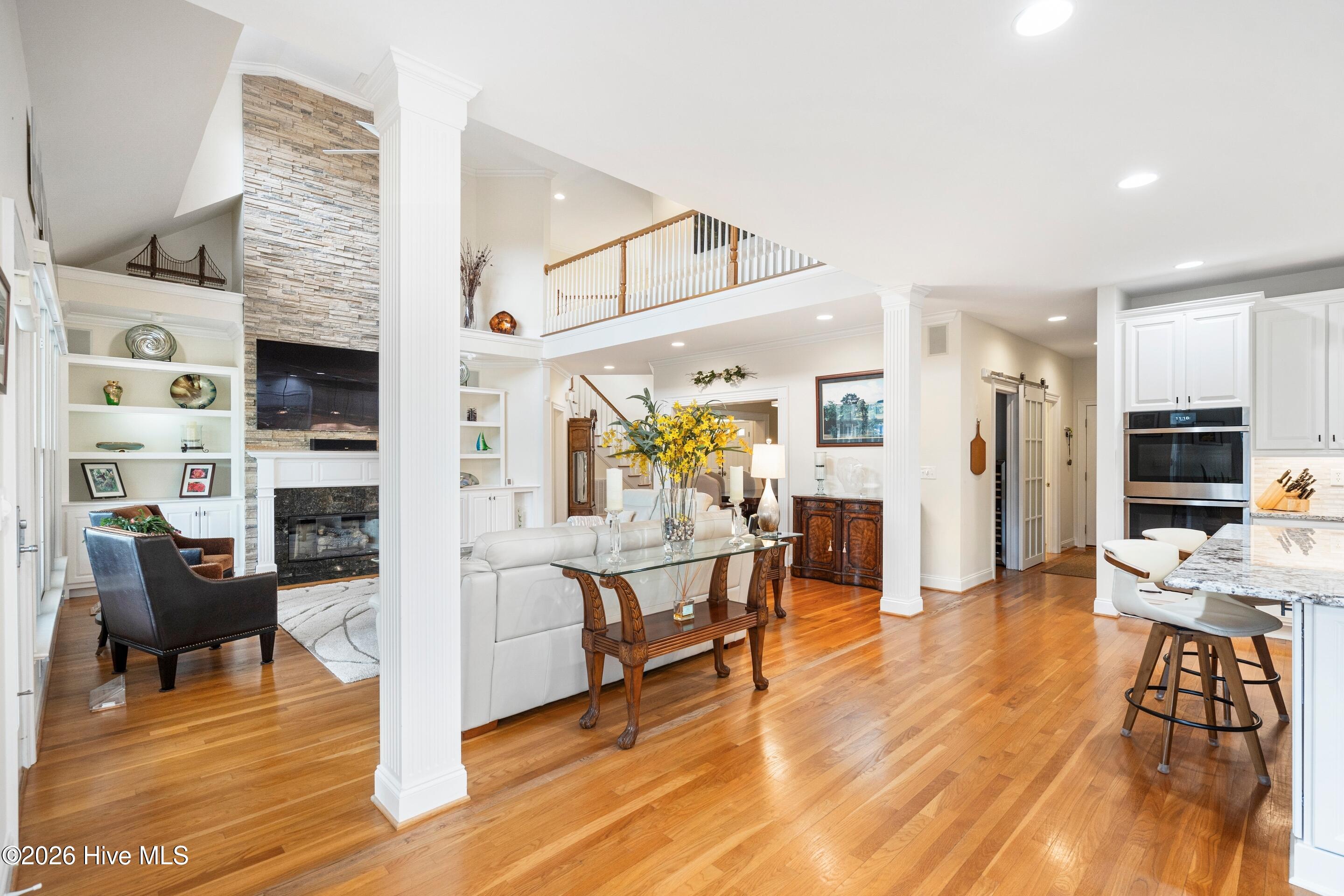 100548933 | Photo 13