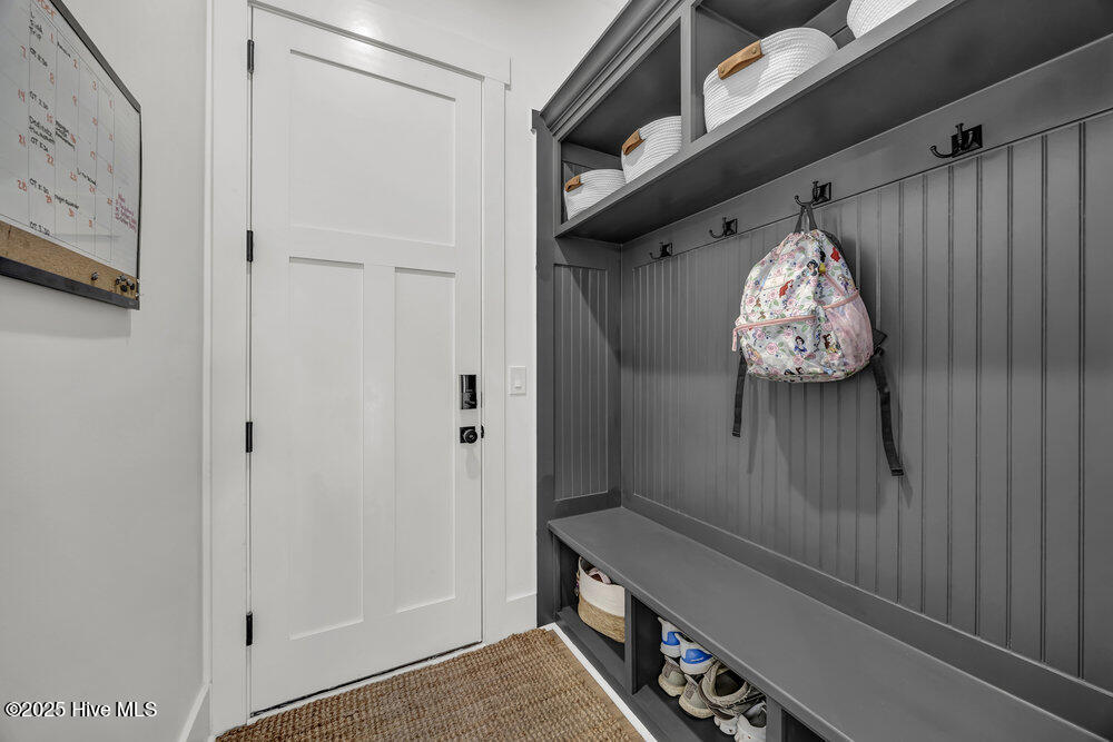 100569066 | Photo 10