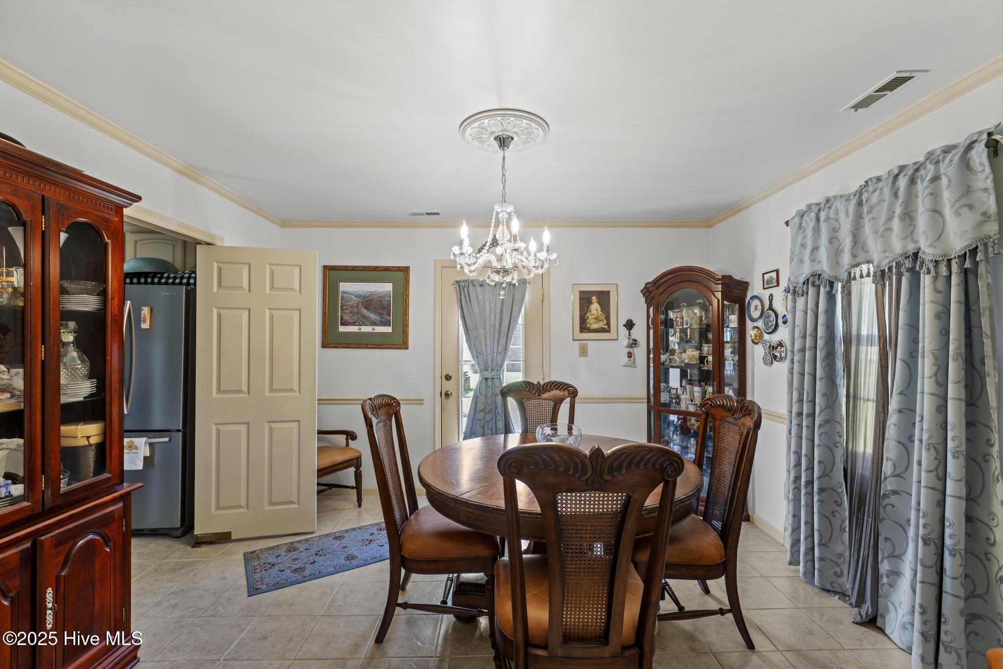 100537186 | Photo 14