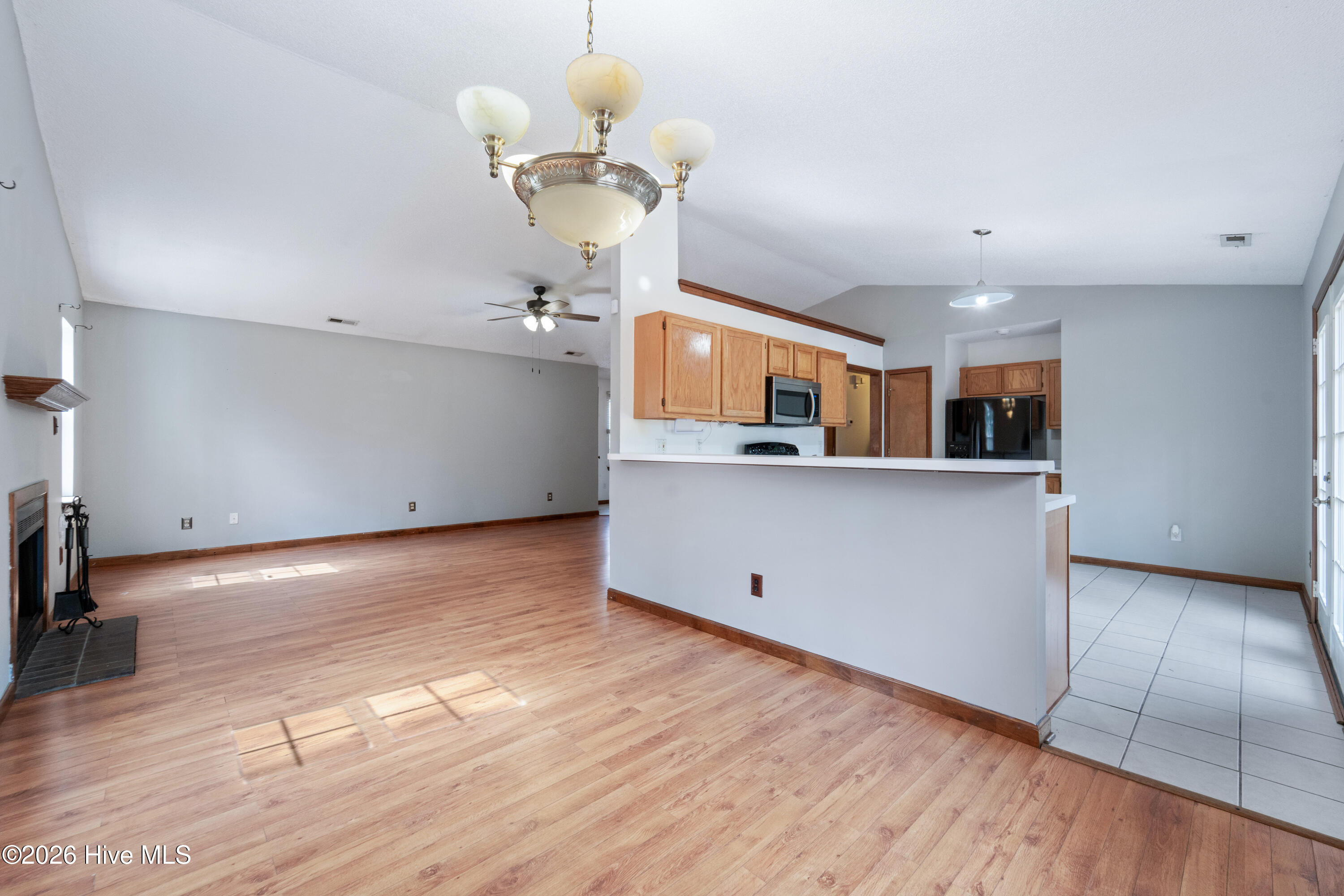 100557968 | Photo 15