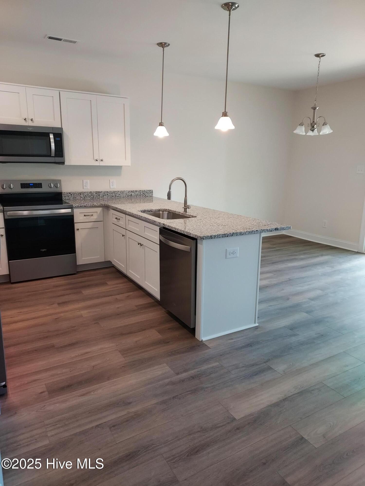 100506842 | Photo 16