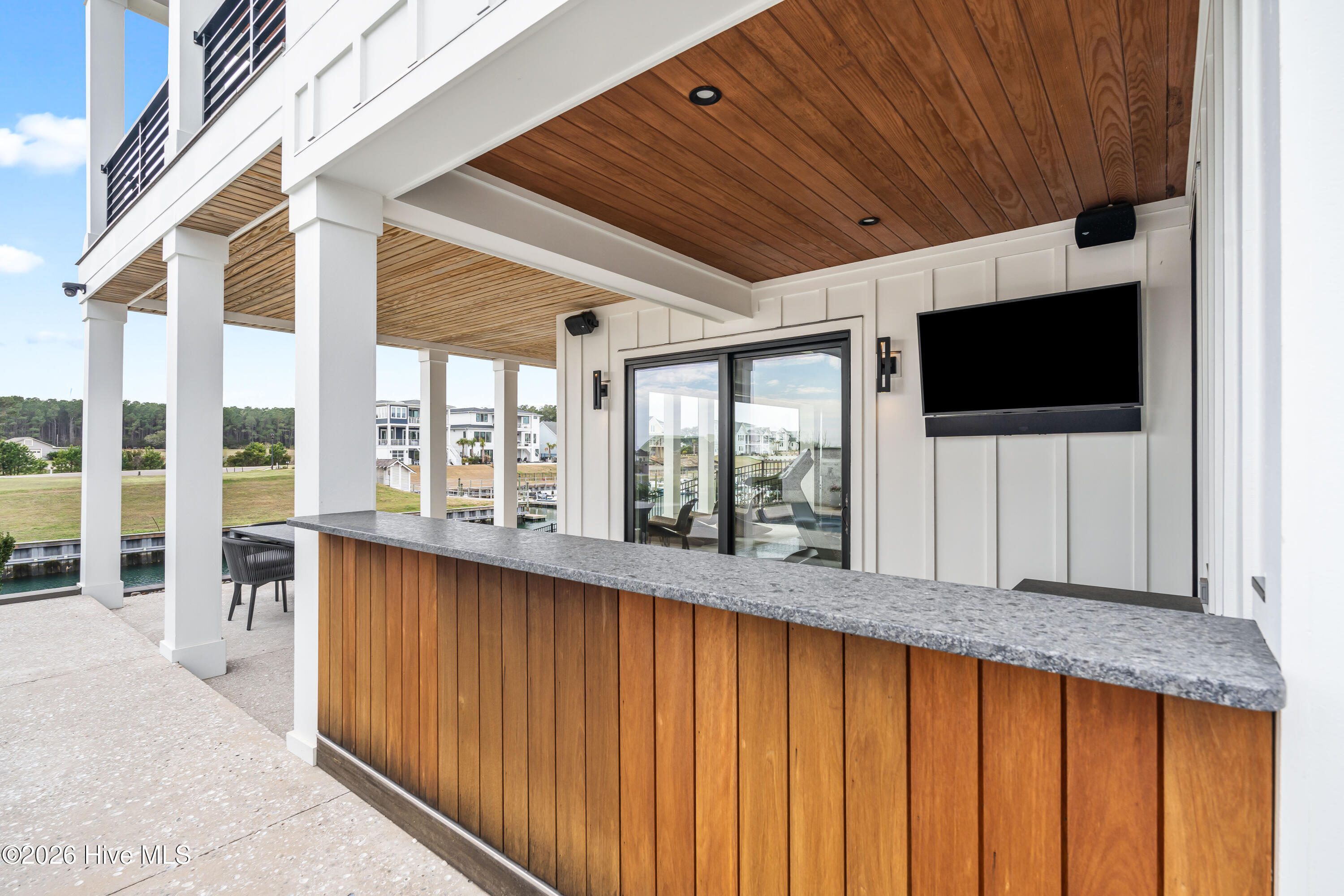 100567165 | Photo 87