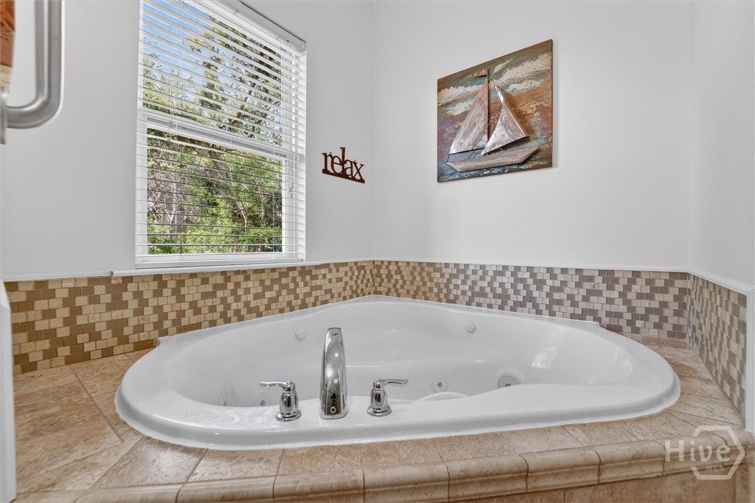 Primary jetted tub