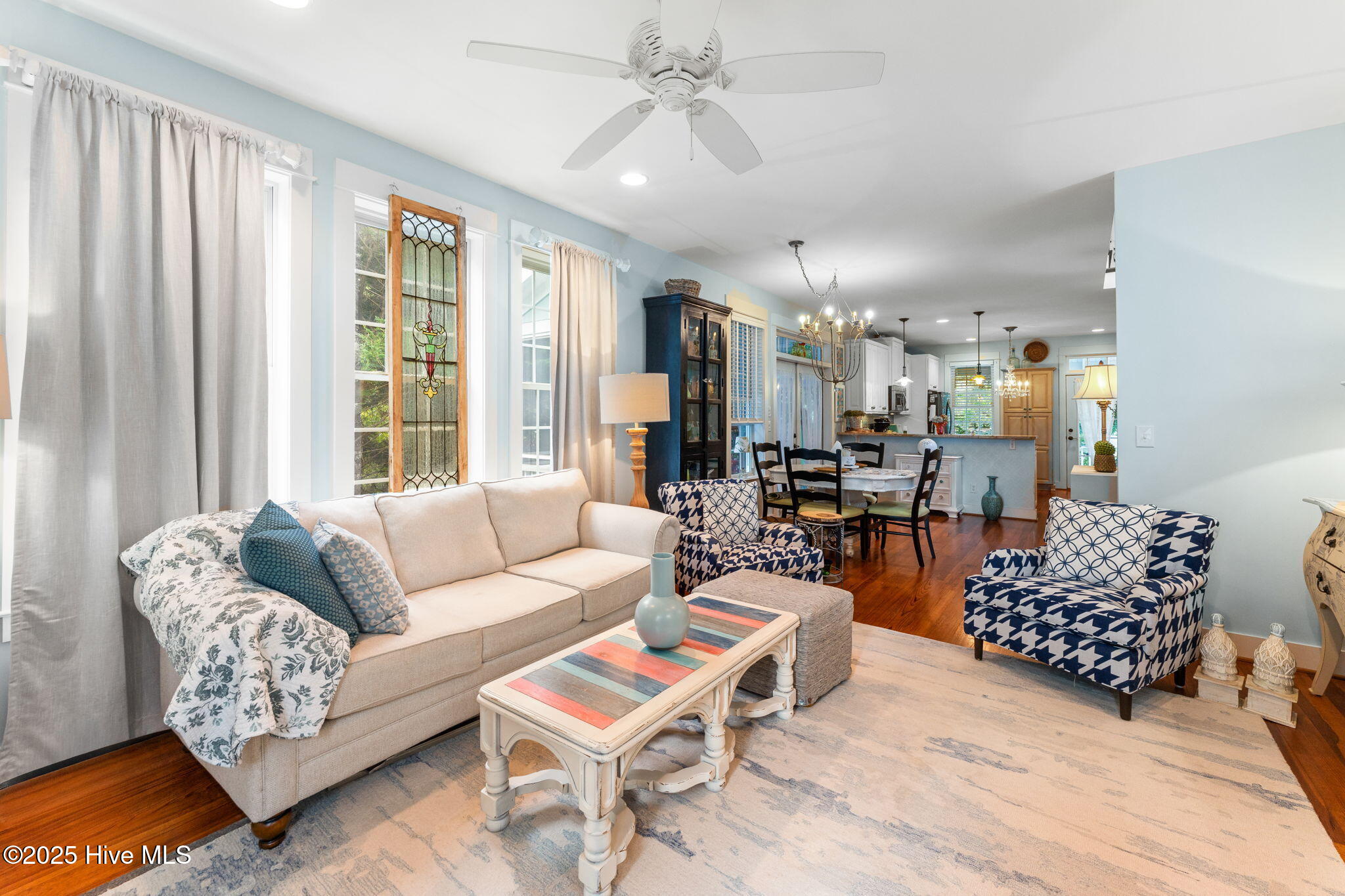 100534580 | Photo 16