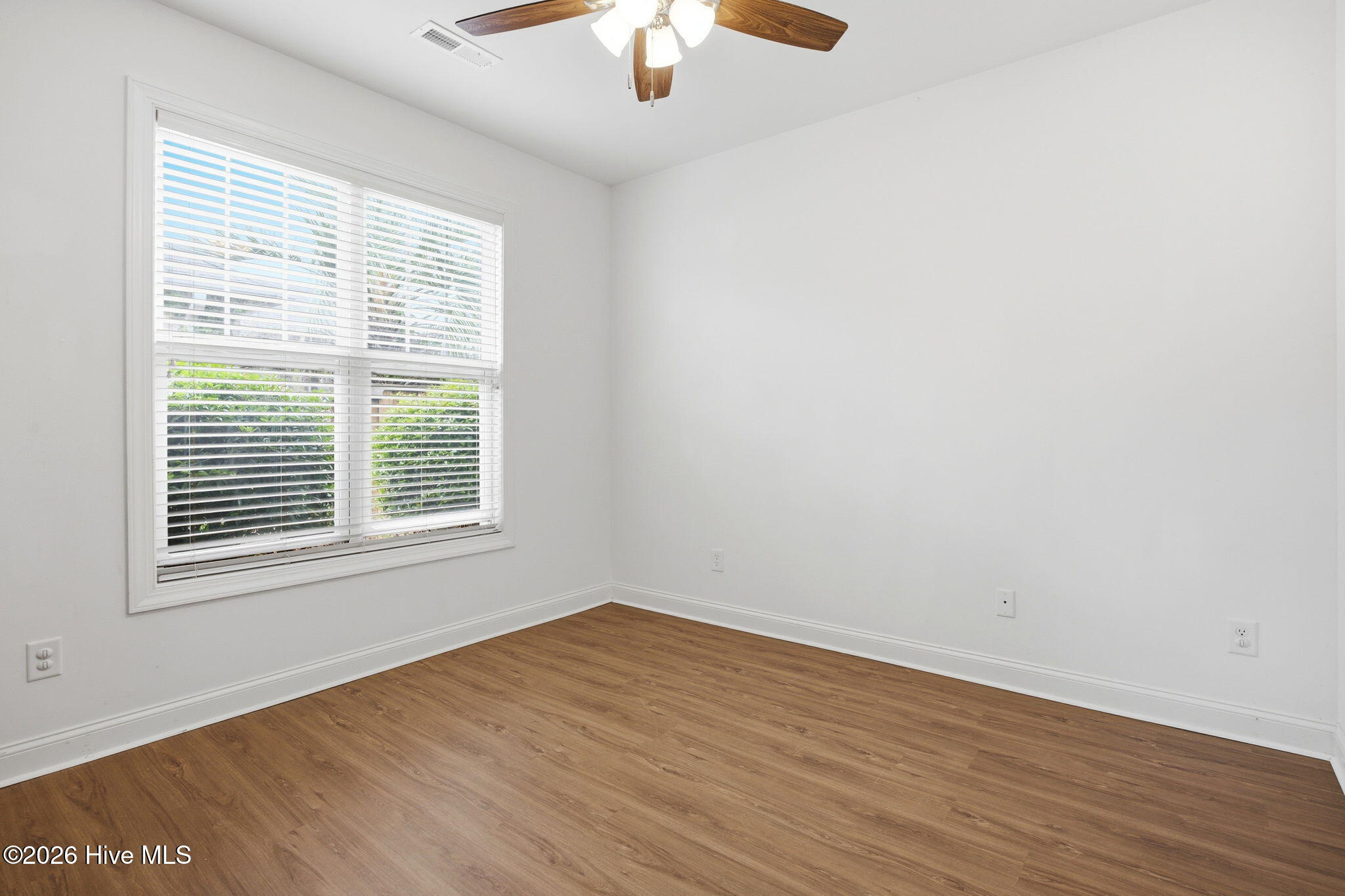 100570673 | Photo 22