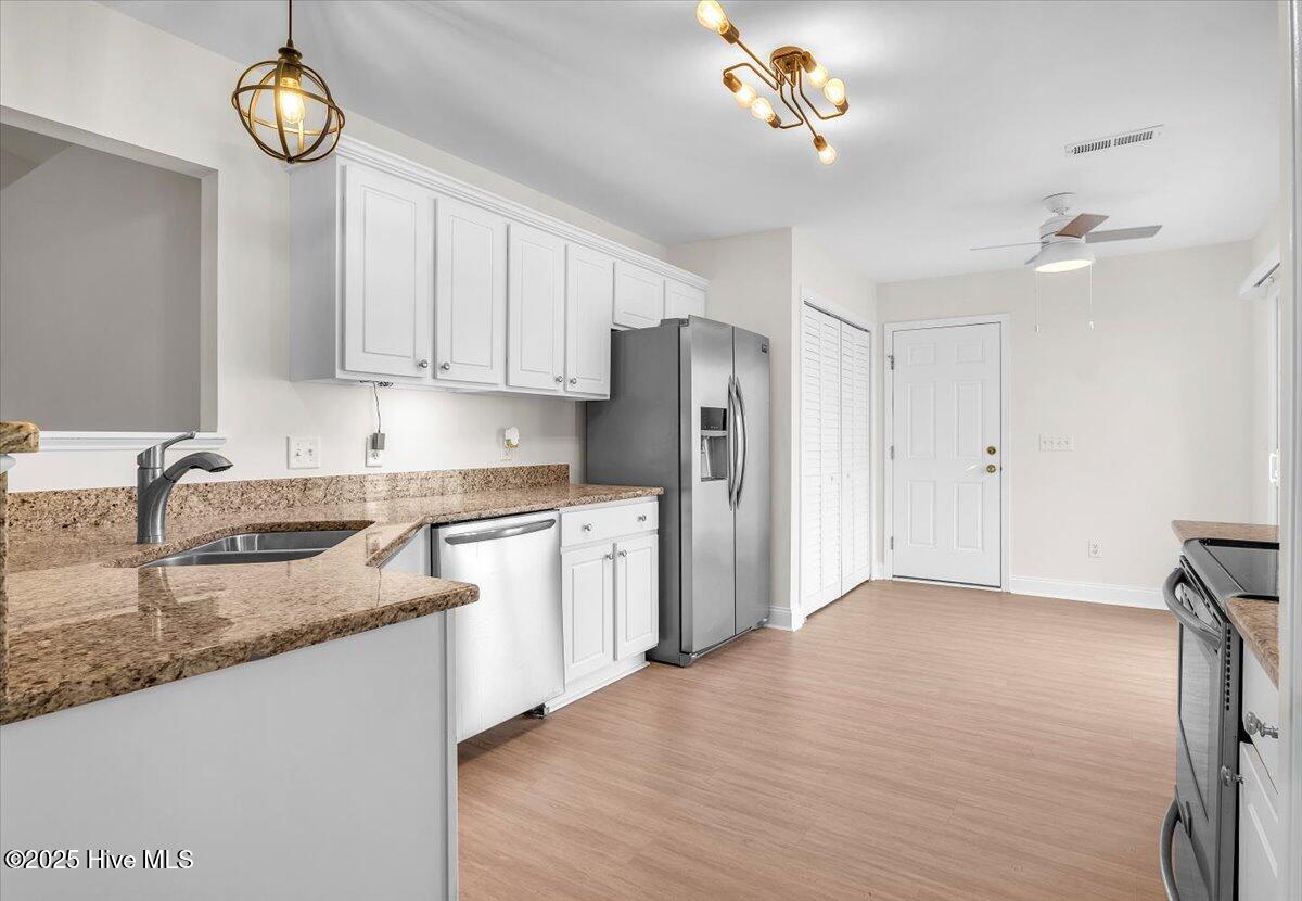 100547110 | Photo 11