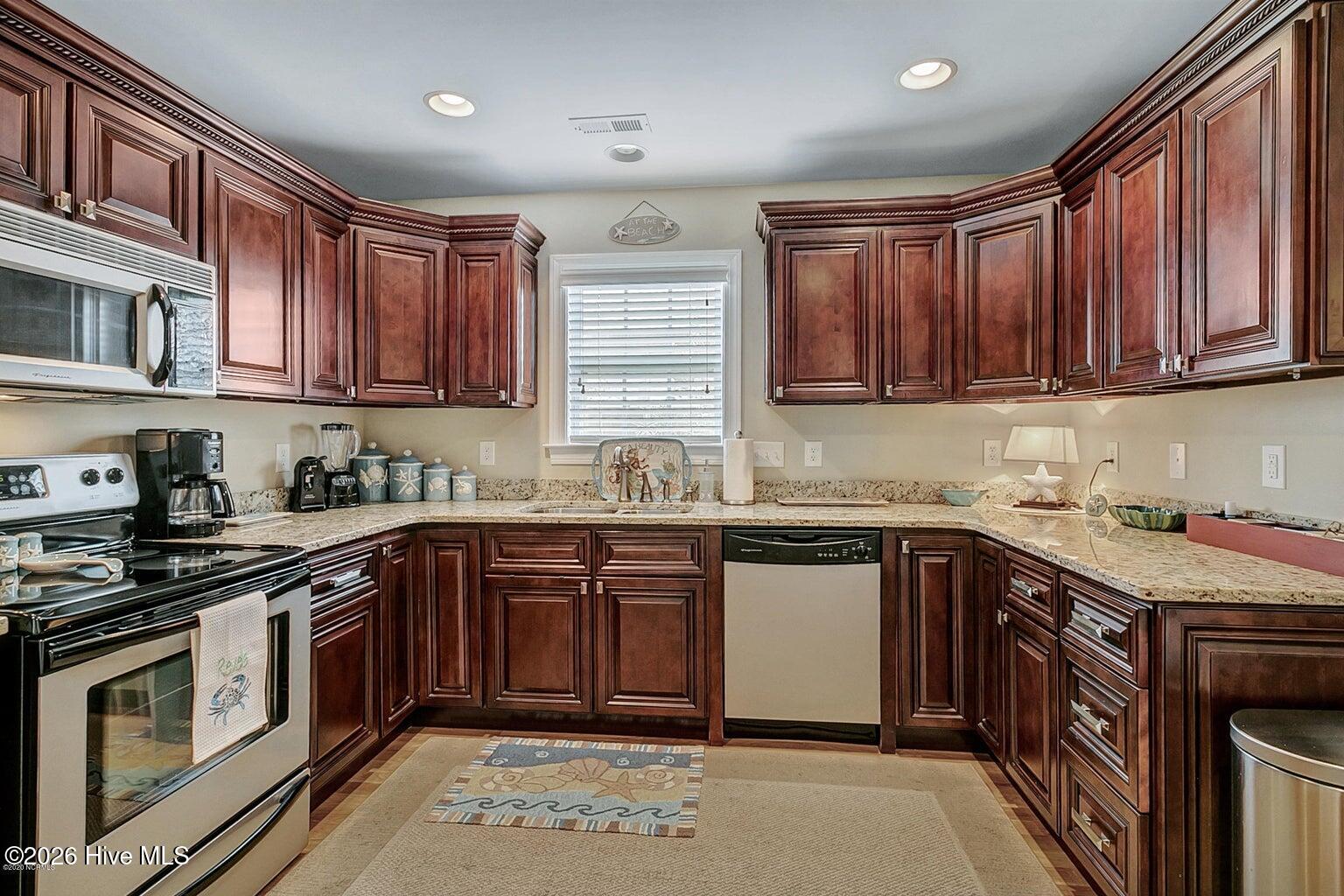 100566076 | Photo 15