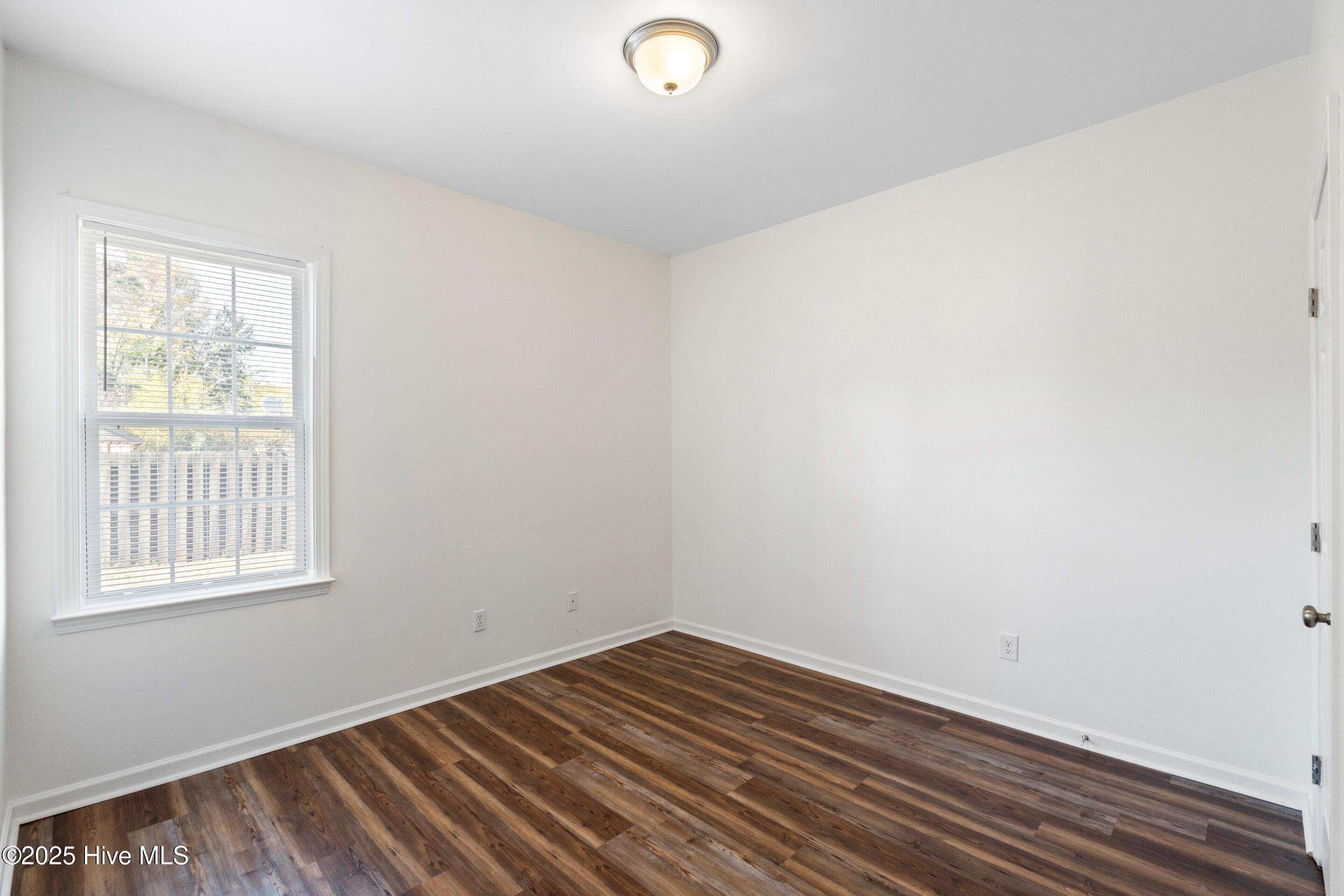 100542341 | Photo 47