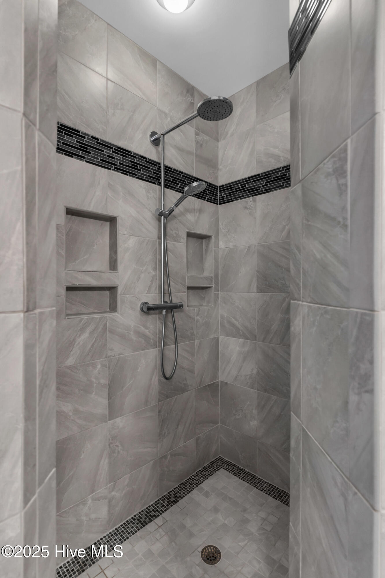 100537749 | Photo 26