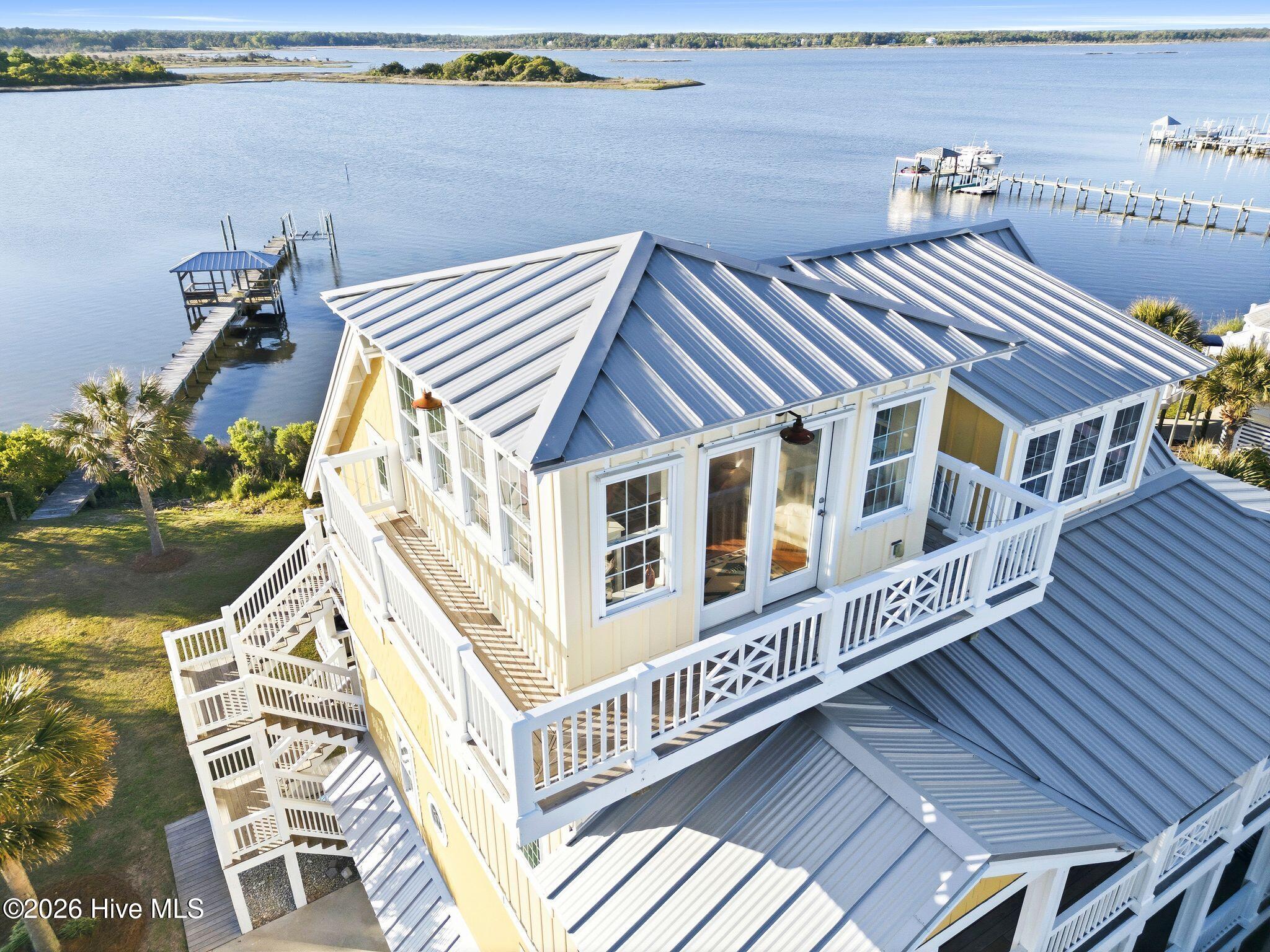 100569349 | Photo 84