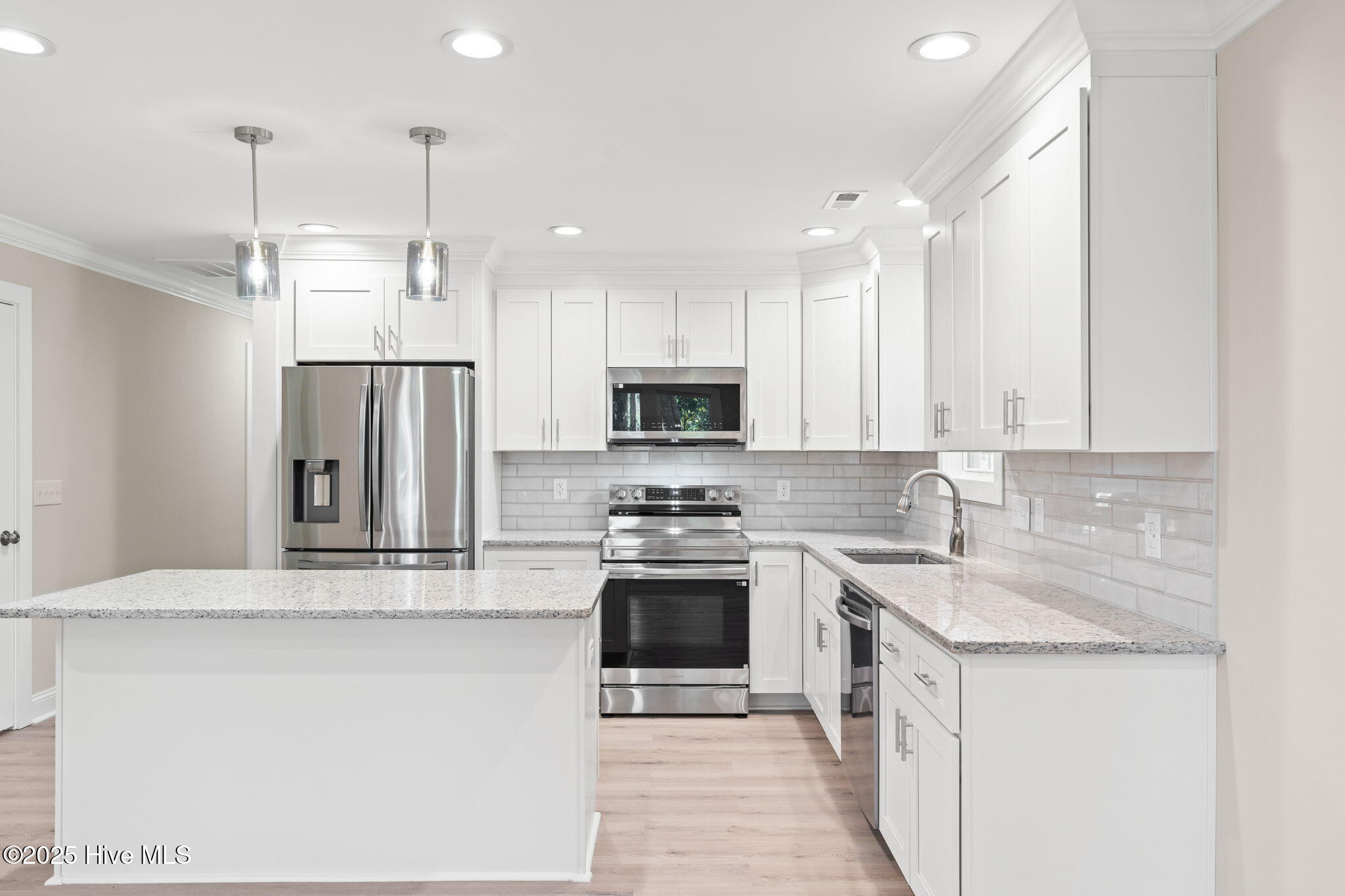 100540821 | Photo 21