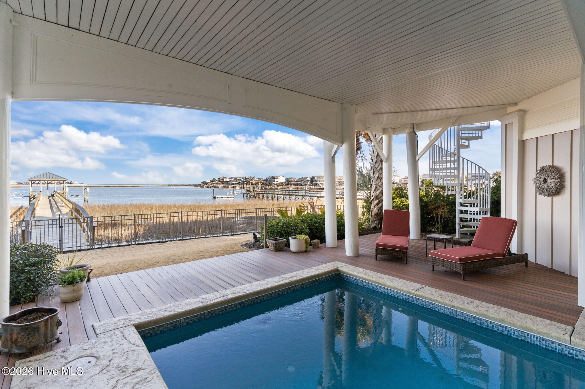 100554777 | Photo 77