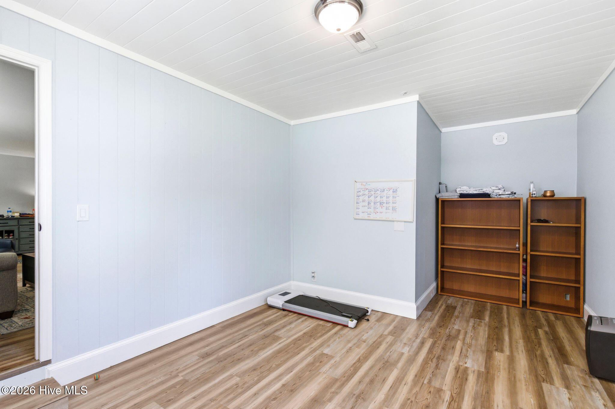 100562415 | Photo 22