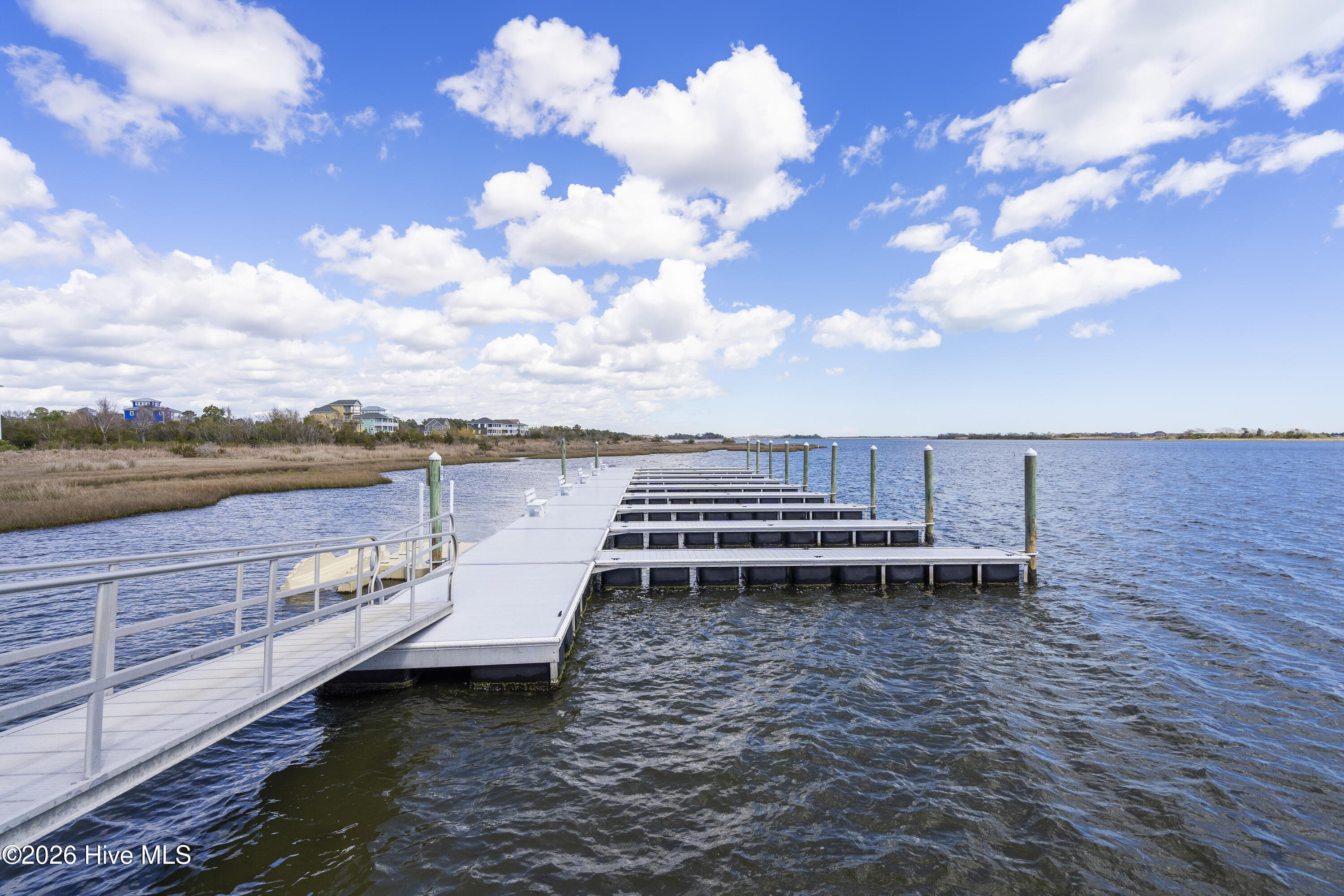 100568018 | Photo 91