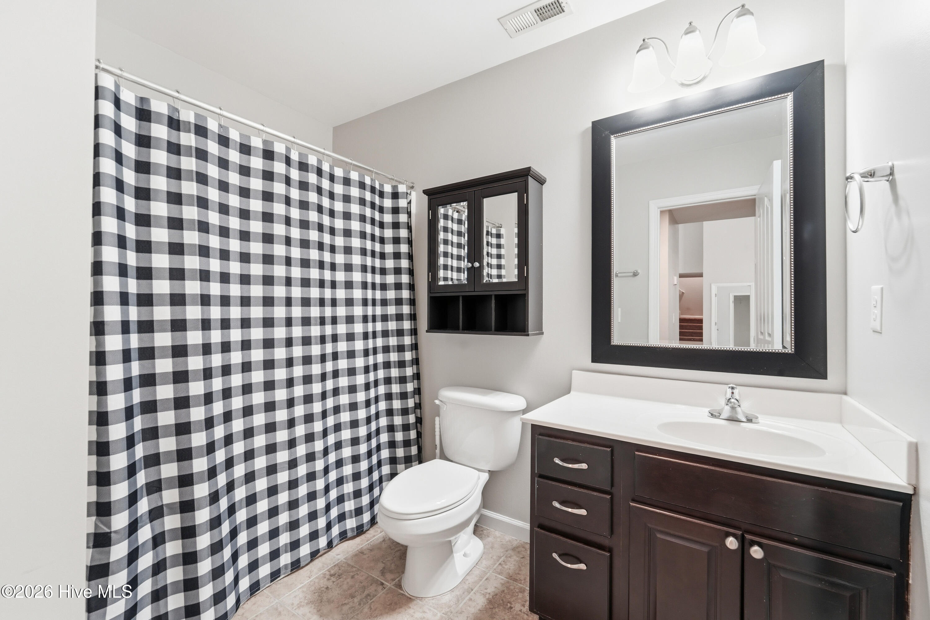 100568170 | Photo 35