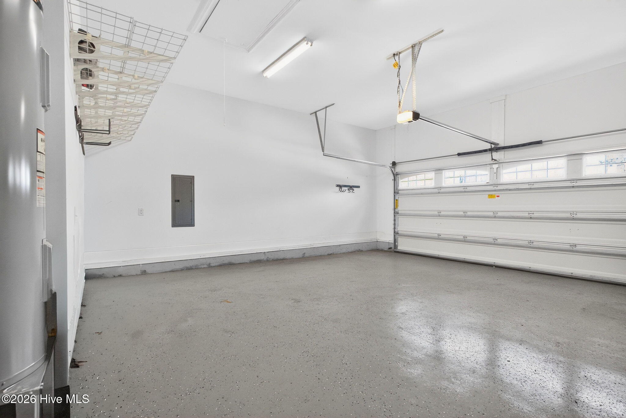 100563252 | Photo 40