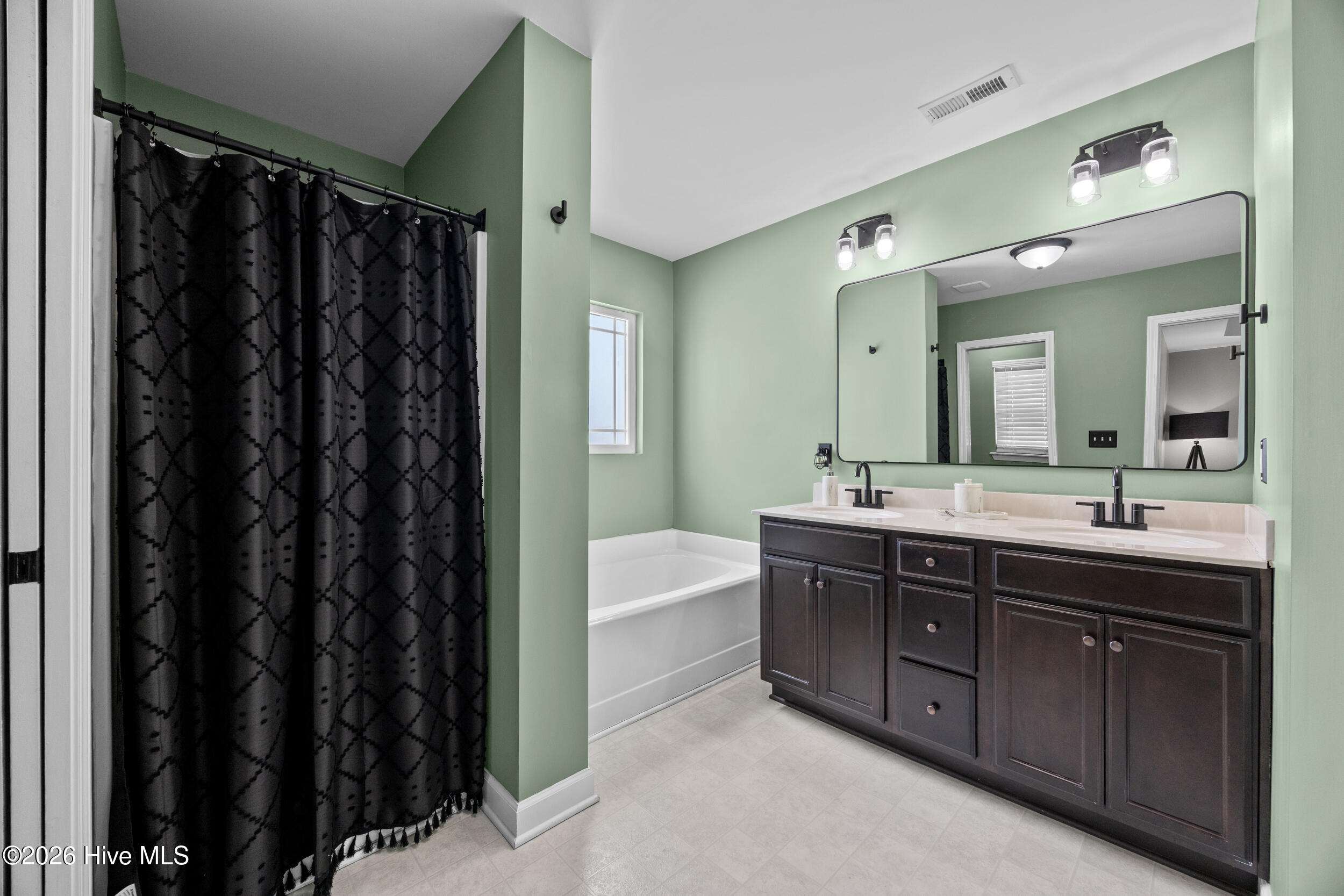 100558601 | Photo 27