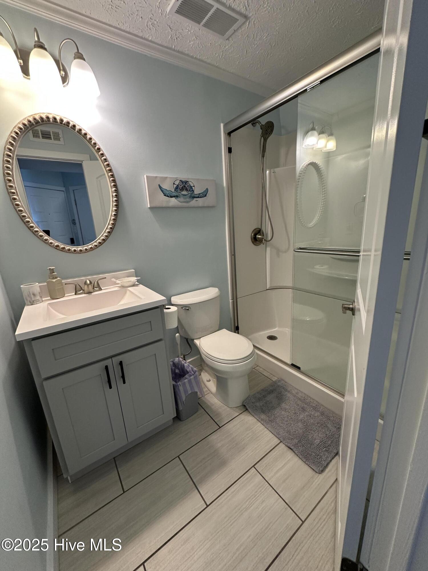 100545930 | Photo 23