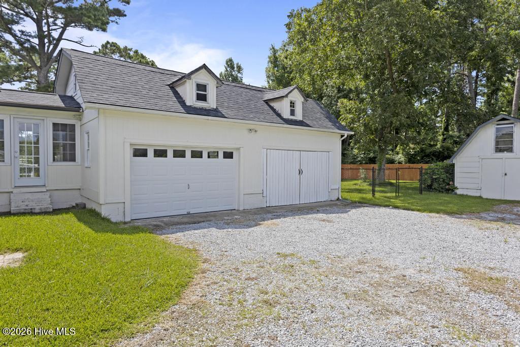 100567608 | Photo 21