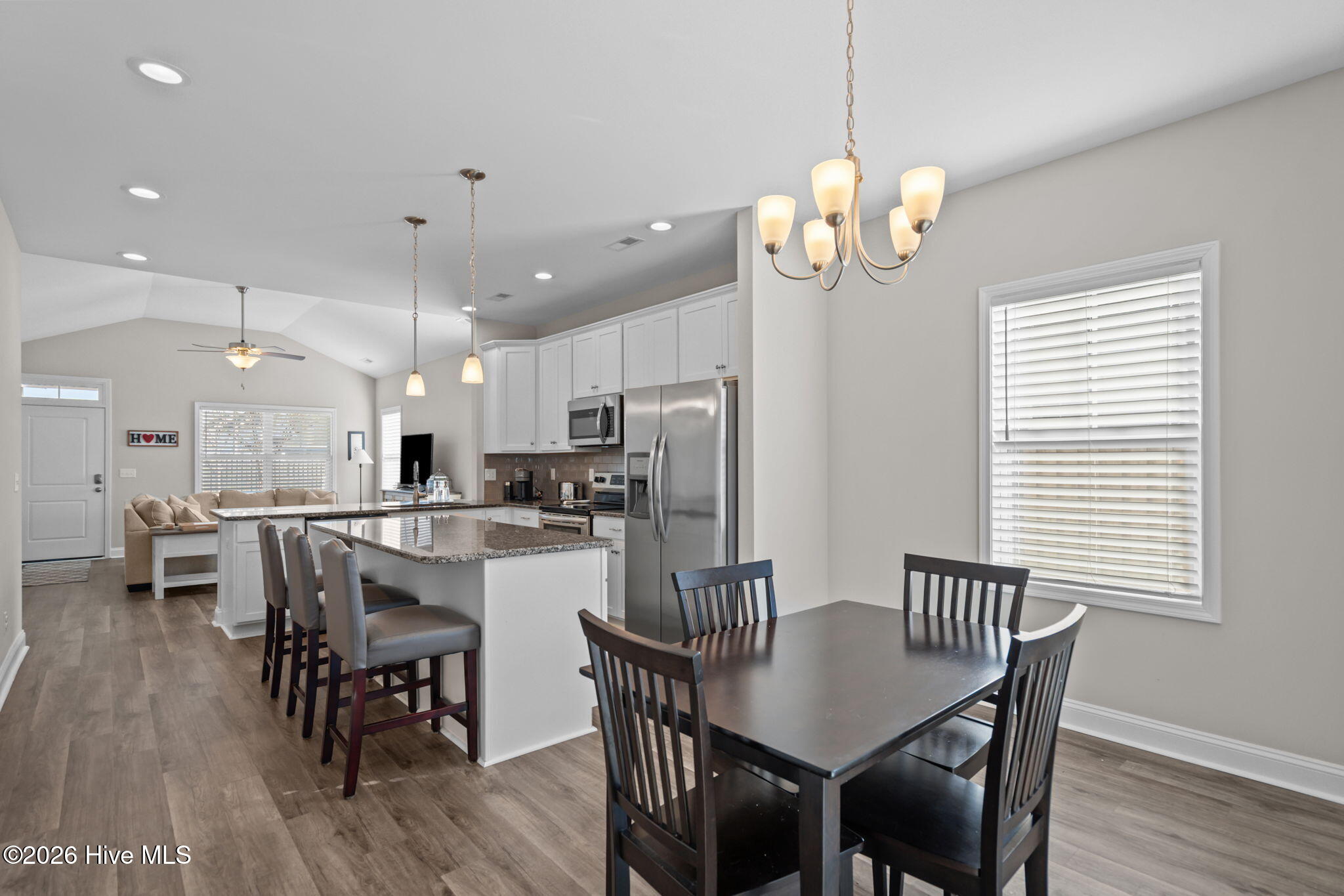 100557039 | Photo 20