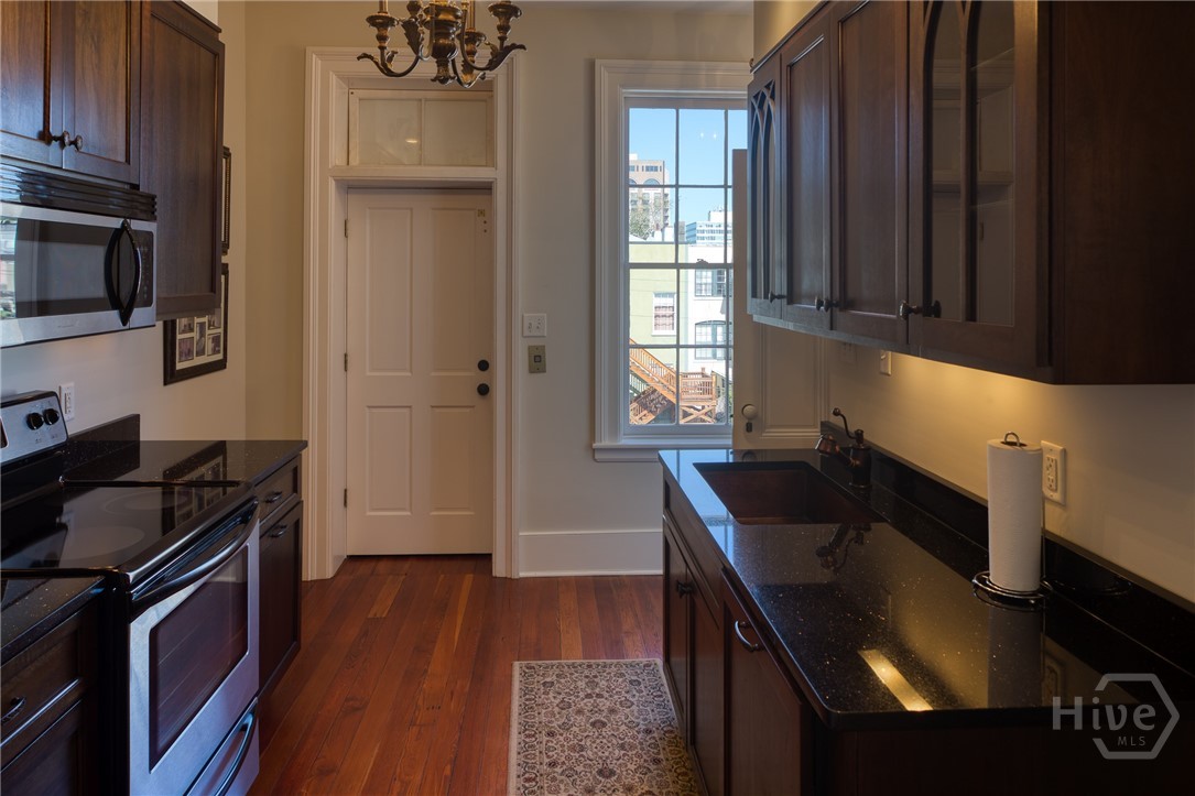 14 E Taylor Street, Savannah, GA, 31401