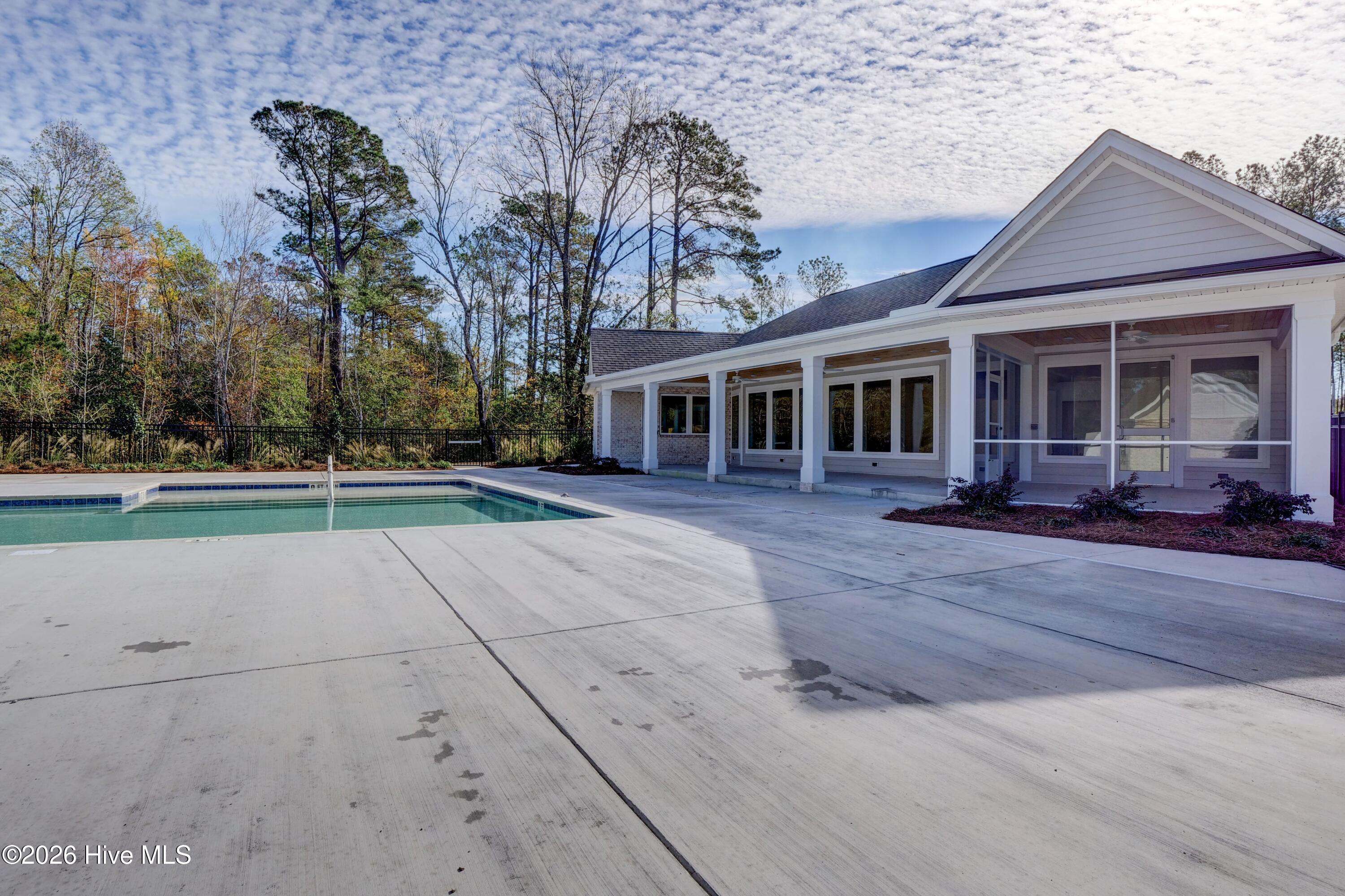 100551987 | Photo 56