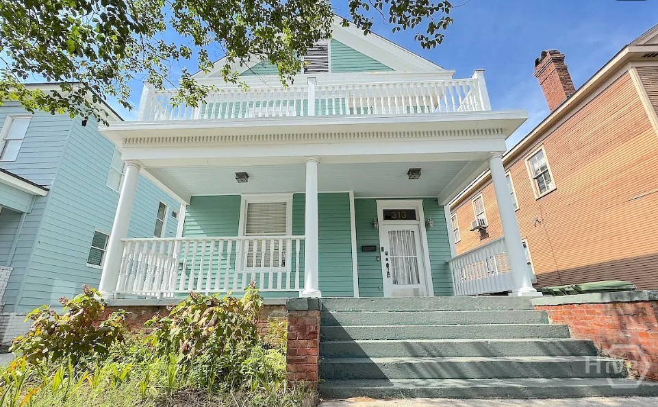 Photo 2 of Single family home for sale at 313 W 33rd Street, Savannah, GA 31401 | MLS# SA366038 | Listing updated on 2026-10-08