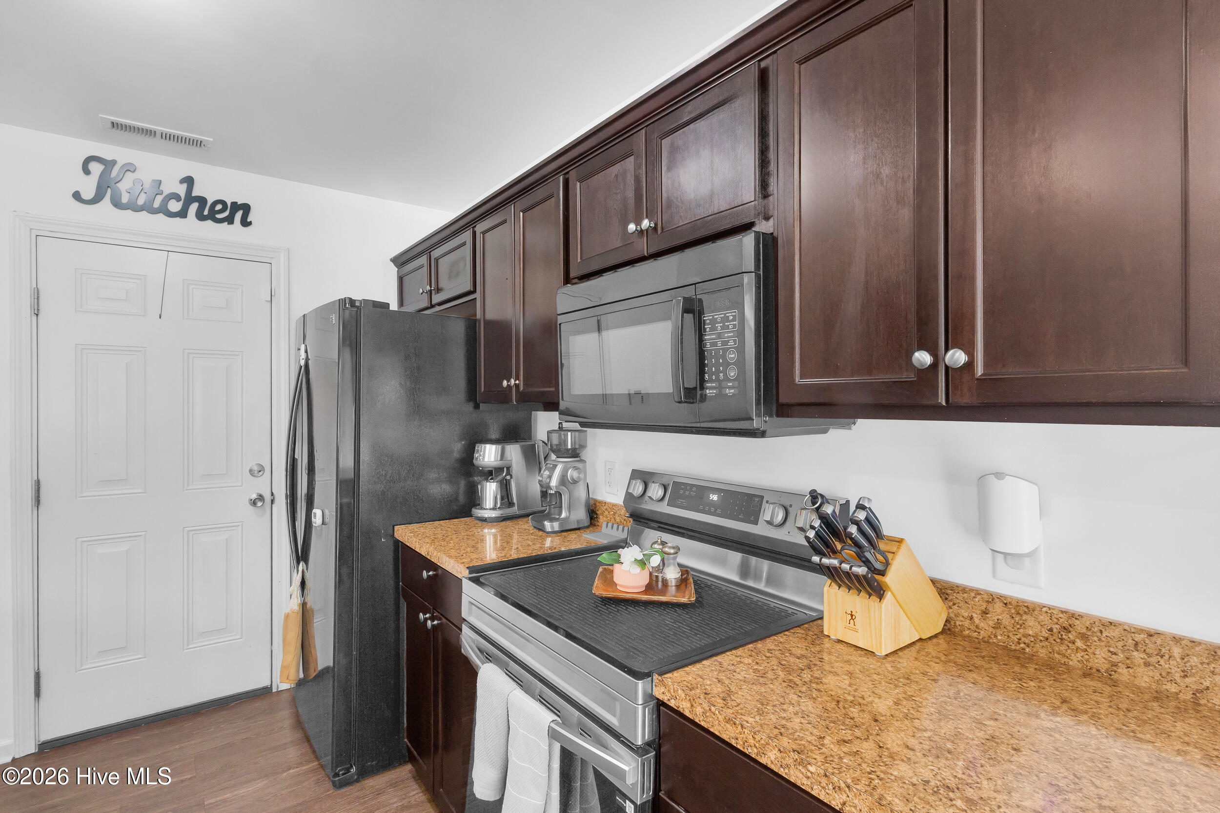 100570430 | Photo 15