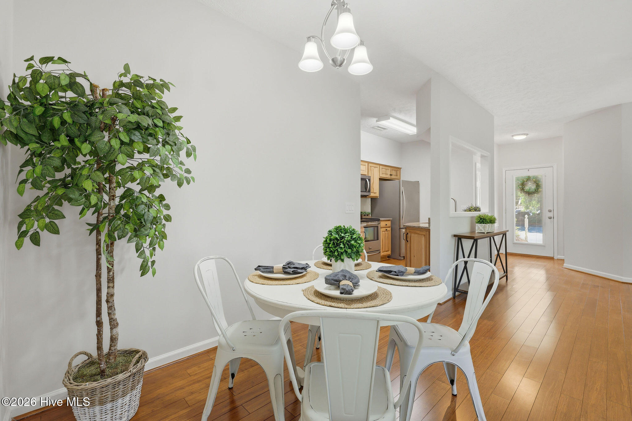 100569569 | Photo 32