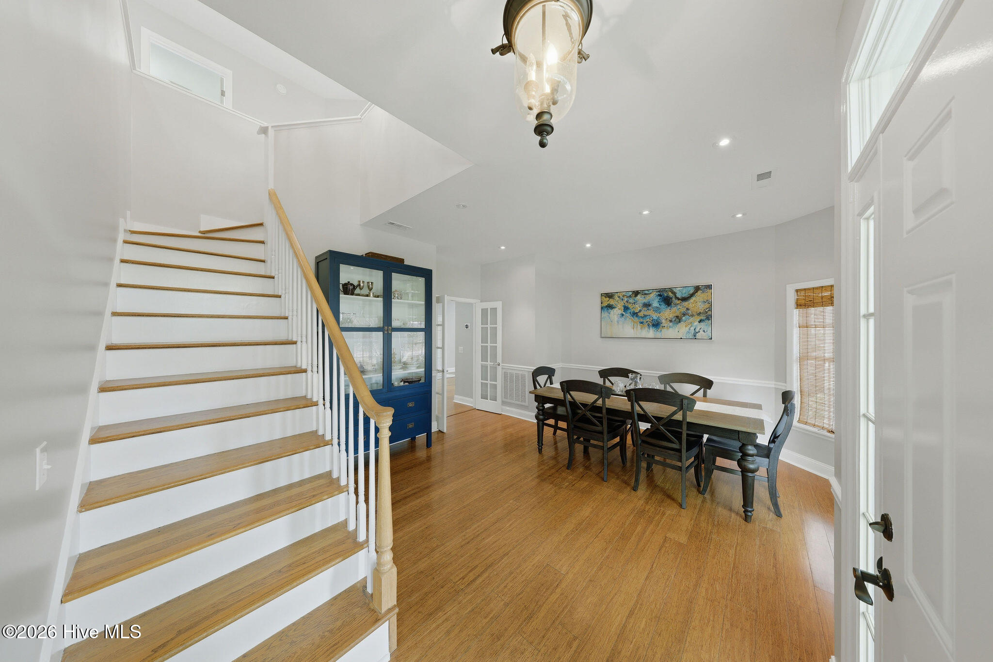 100565537 | Photo 32