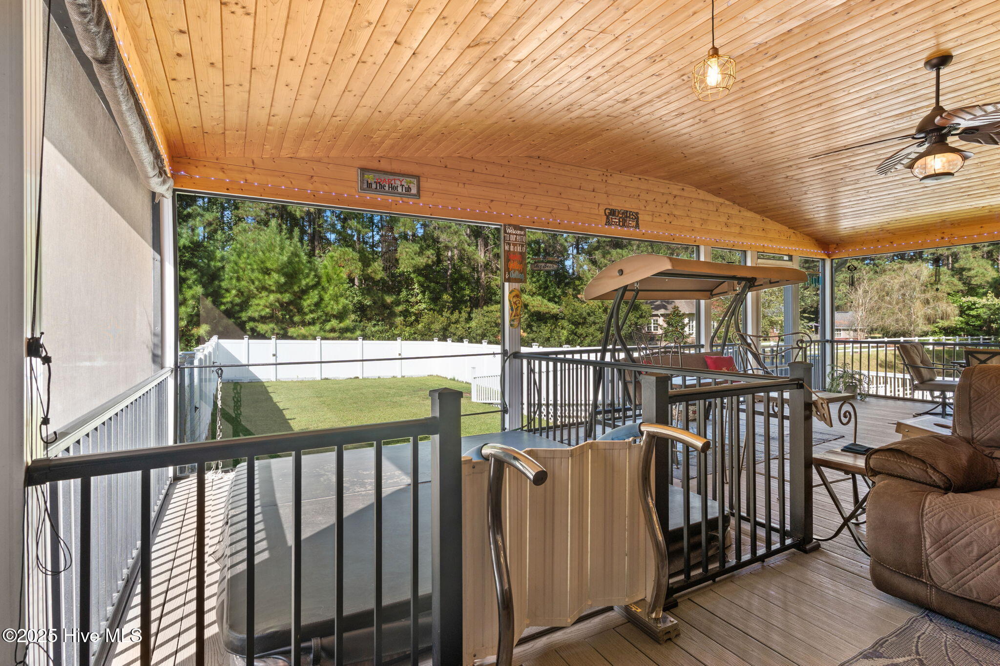 100532897 | Photo 56