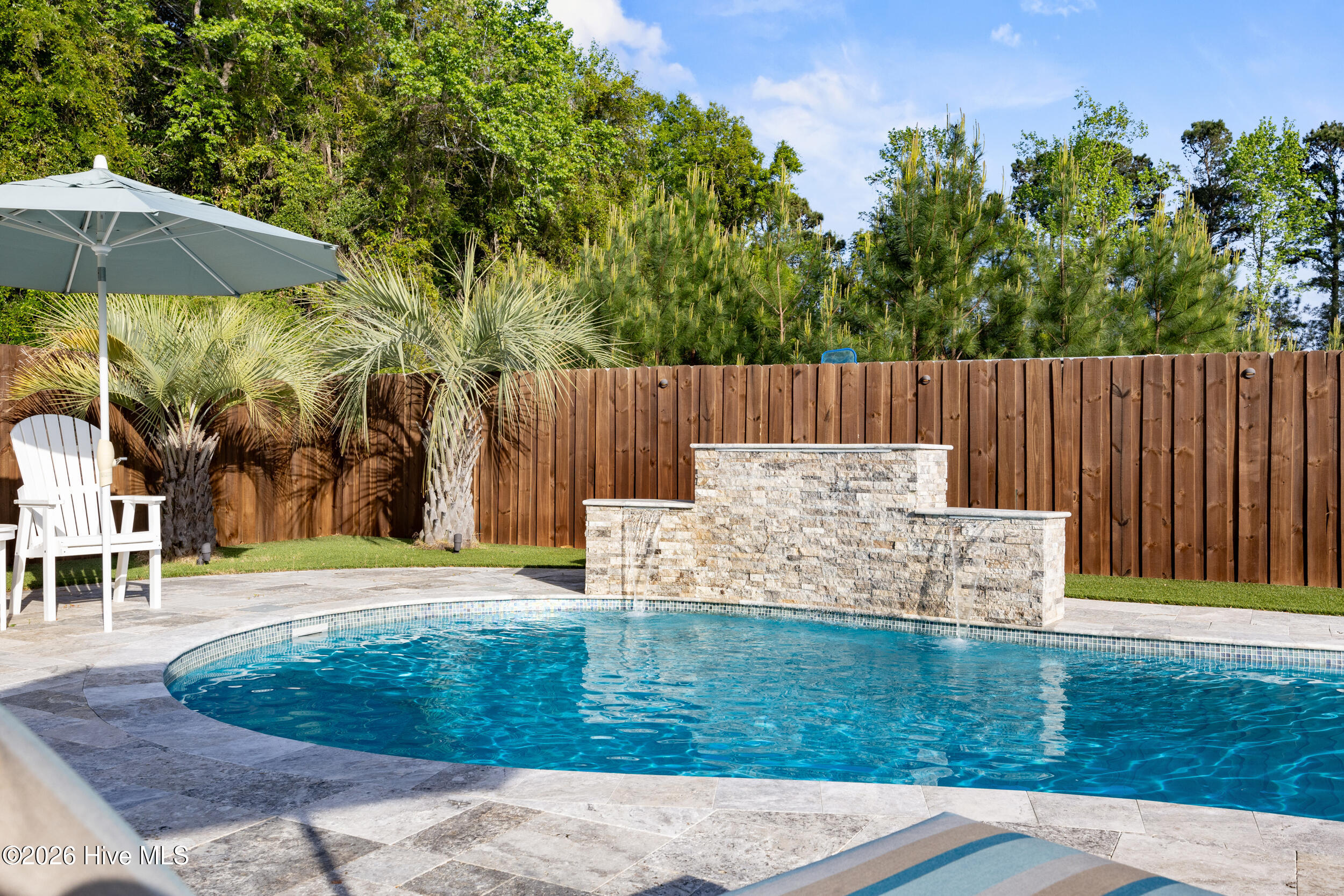 100566940 | Photo 75