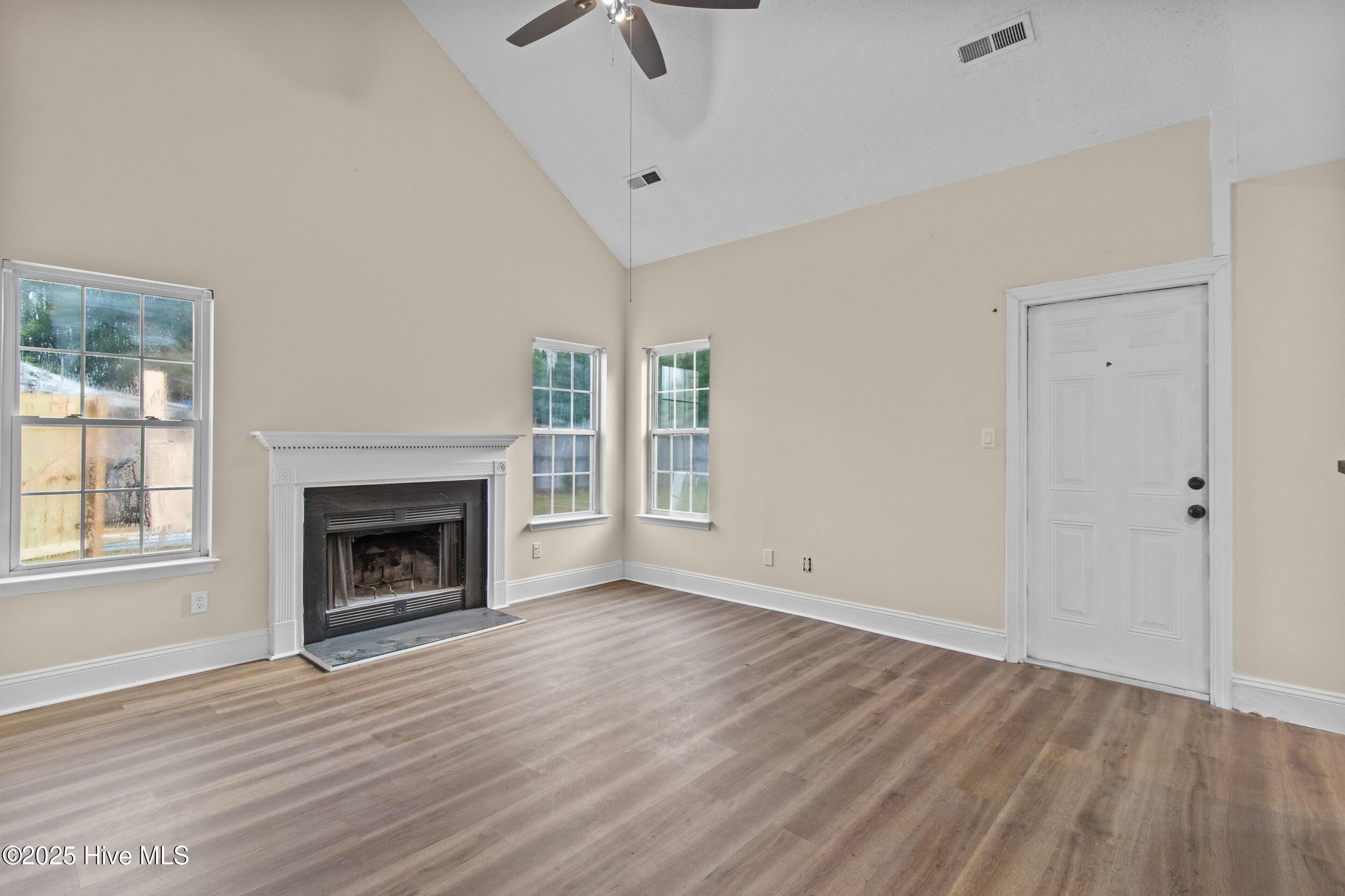 100532655 | Photo 16