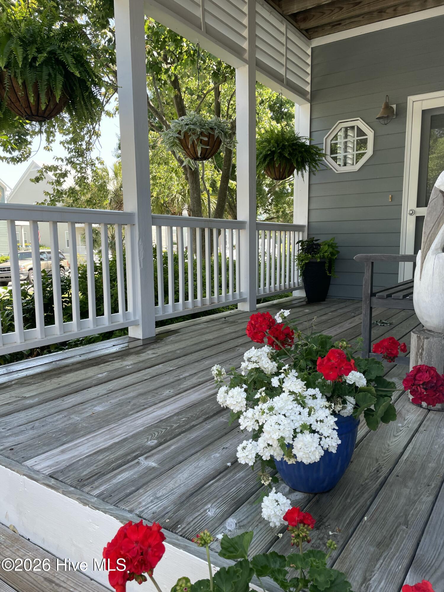 100559710 | Photo 74