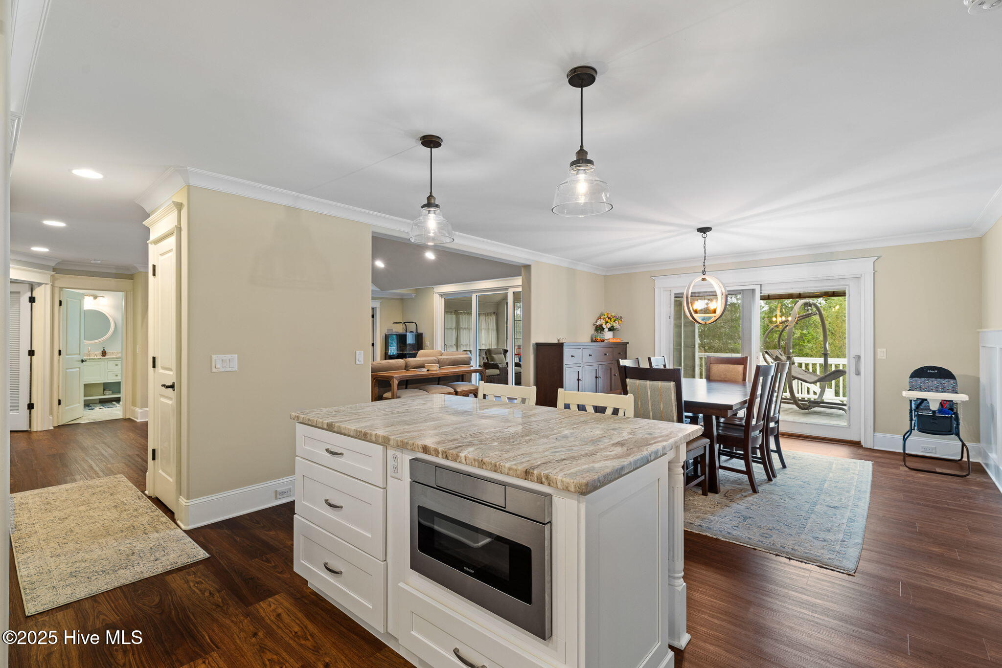 100548245 | Photo 24