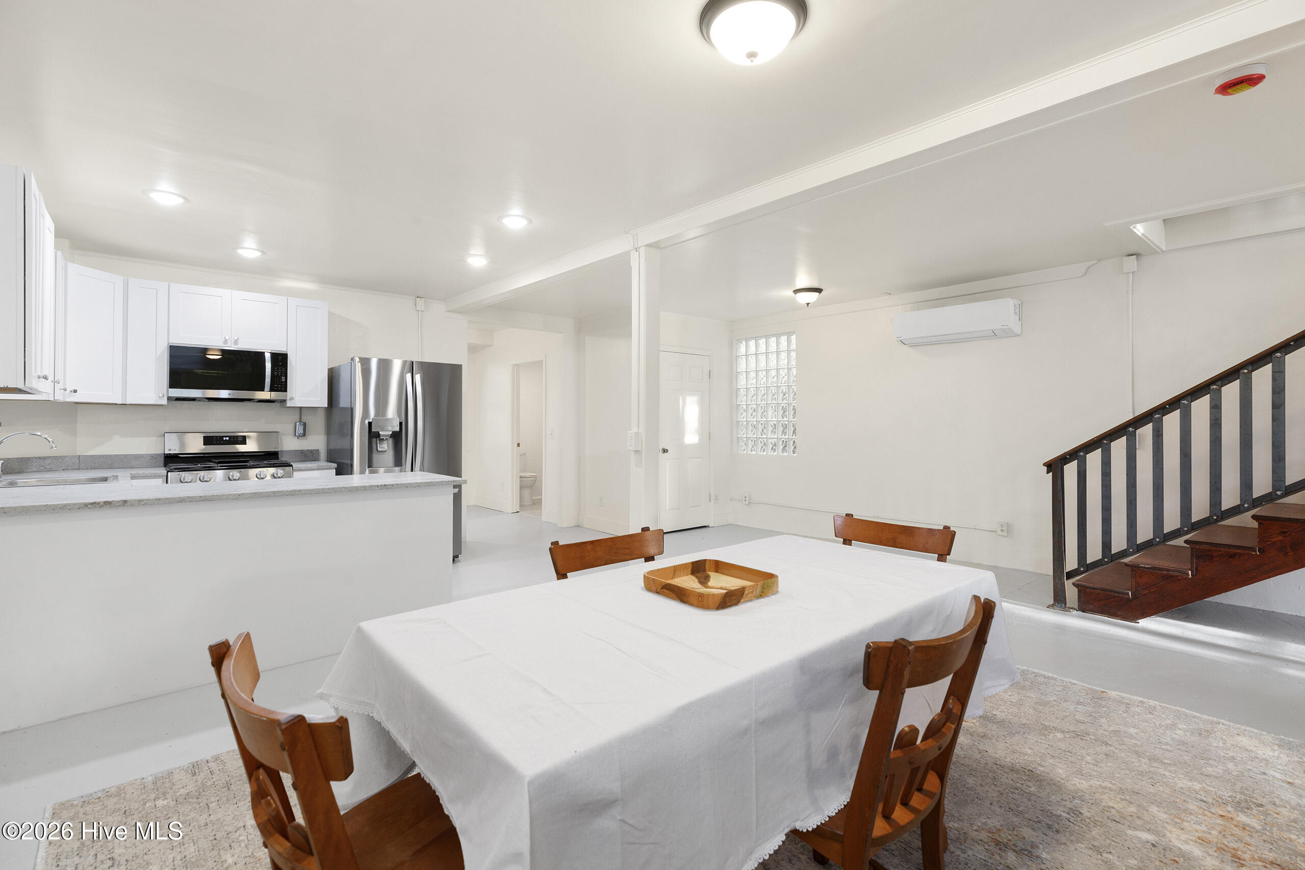 100563959 | Photo 10