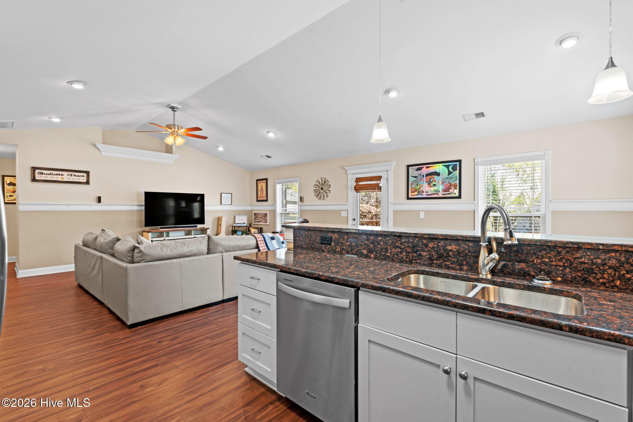 100564641 | Photo 10